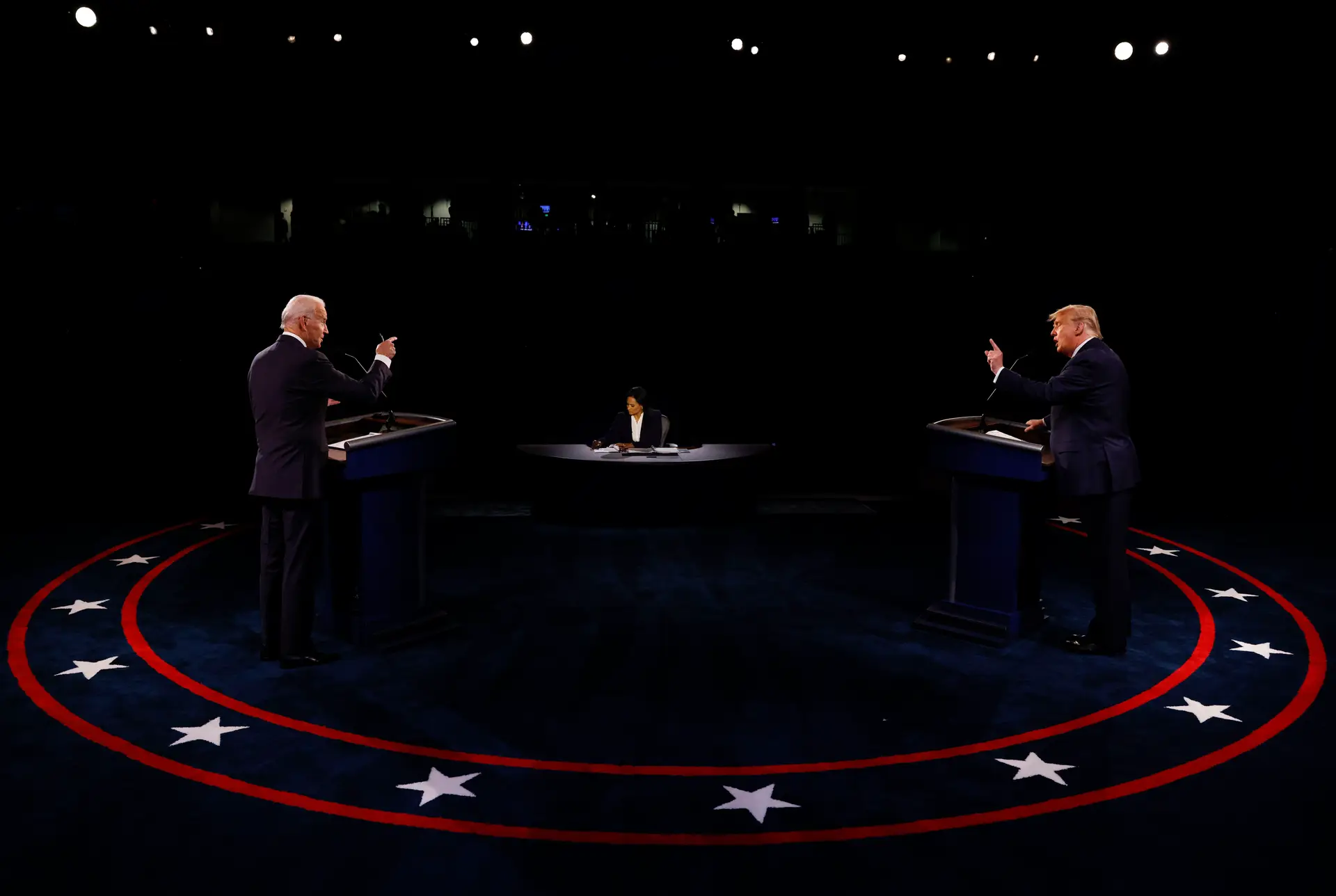 Joe Biden e Donald Trump, no último frente a frente antes das eleições de 3 de novembro