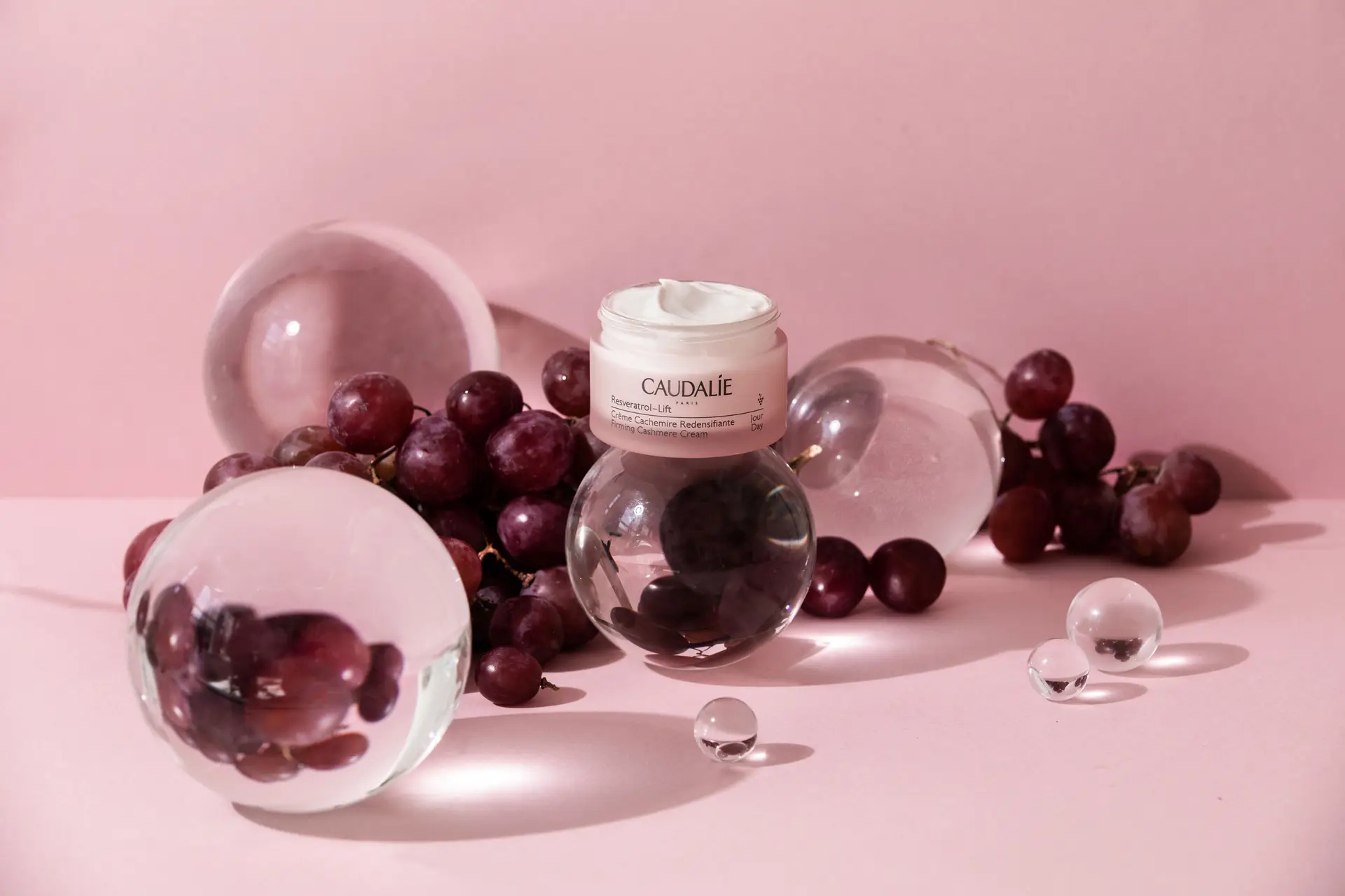 A nova linha Resveratrol-Lift representa a segunda patente da Caudalie com Harvard e David Sinclair, o ‘guru da longevidade’