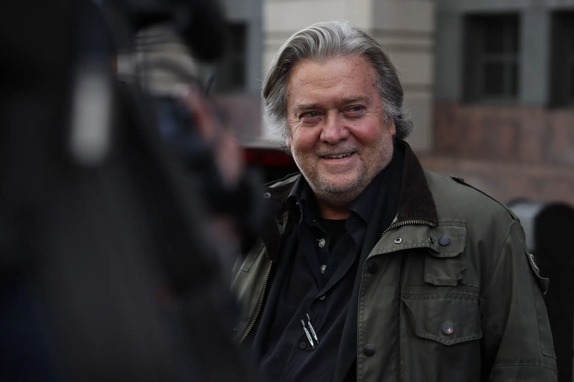 Steve Bannon culpado por desobediência ao Congresso dos EUA, terá pelo menos um mês de prisão