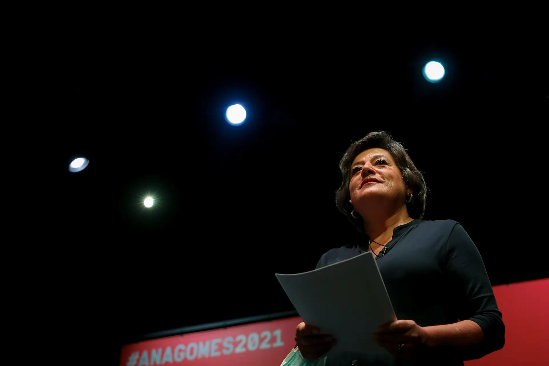 Presidenciais adensam guerra no PS: Duarte Cordeiro e líder do PS/Porto declaram voto em Ana Gomes