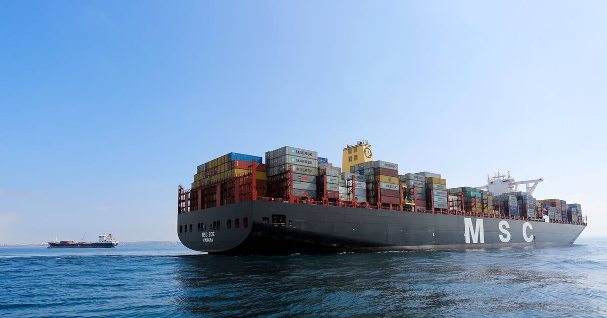 Exportações e importações no segundo trimestre registam a primeira queda em dois anos