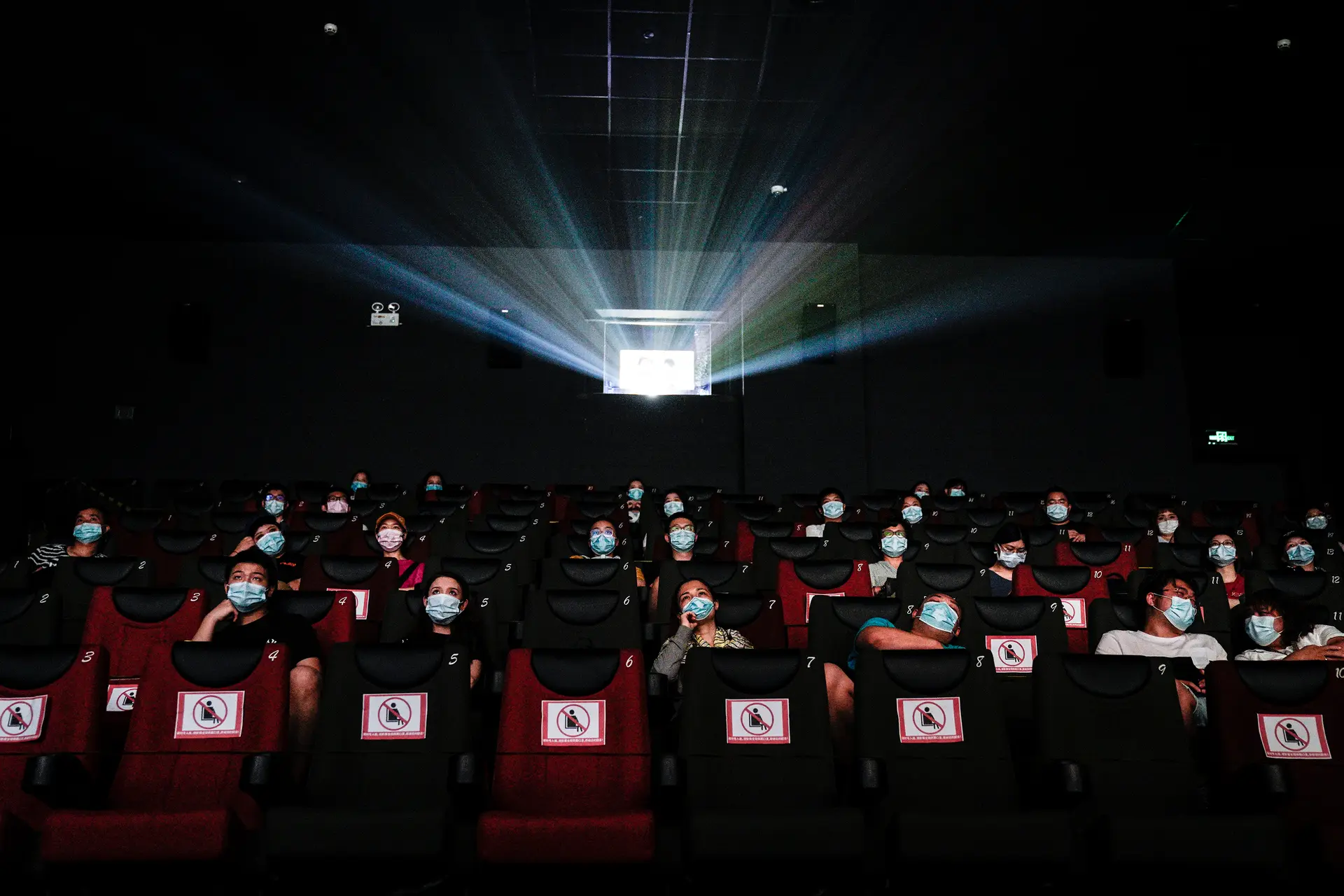 Cinema às 10h? Teatro às 18h? Concertos às 20h? É o novo normal das salas de espetáculo (e o público adere)
