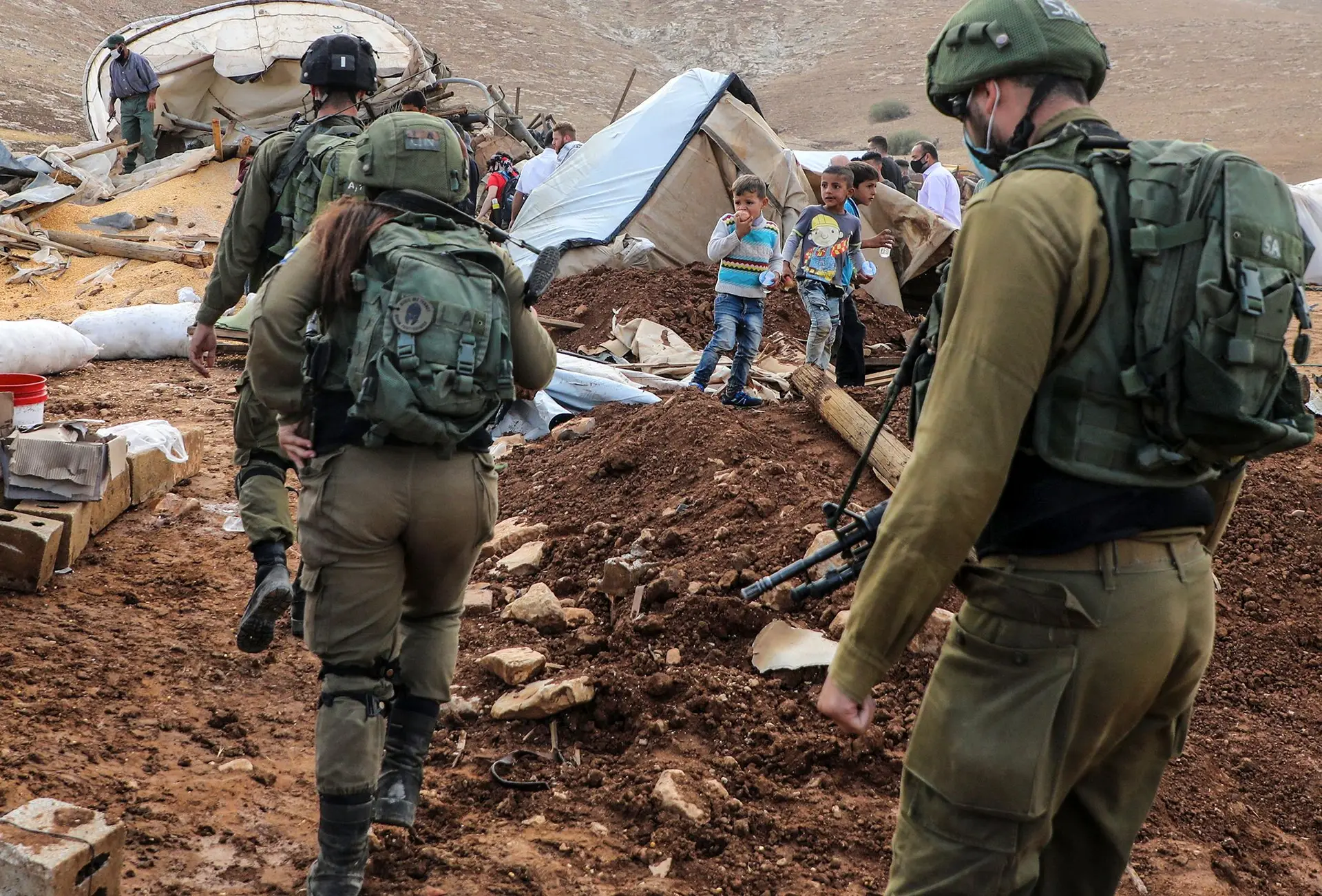 Destruição de uma comunidade beduína pelos militares israelitas: 74 ficaram sem teto