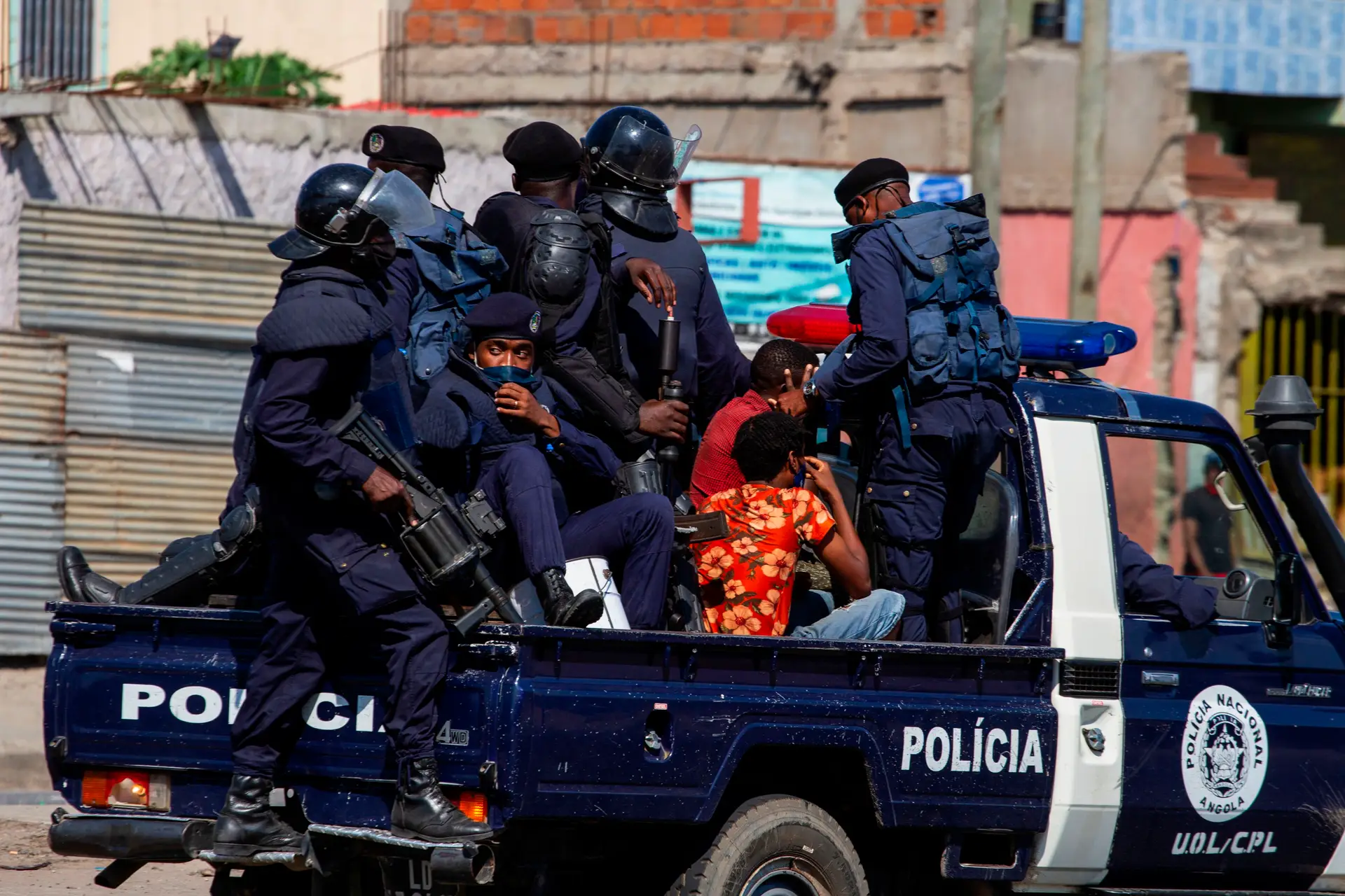 Manifestante Dado Como Morto Em Luanda Está Vivo Luaty Beirão Denuncia Atos De Violência Expresso 