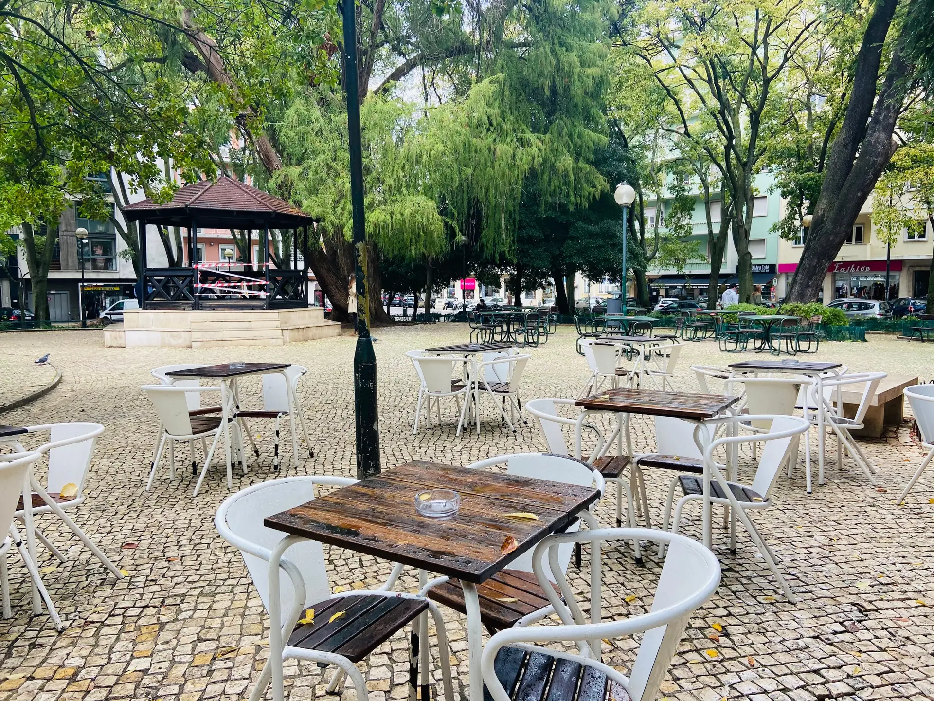 Covid-19. Permitida permanência em parques e bancos de jardim a partir desta segunda-feira