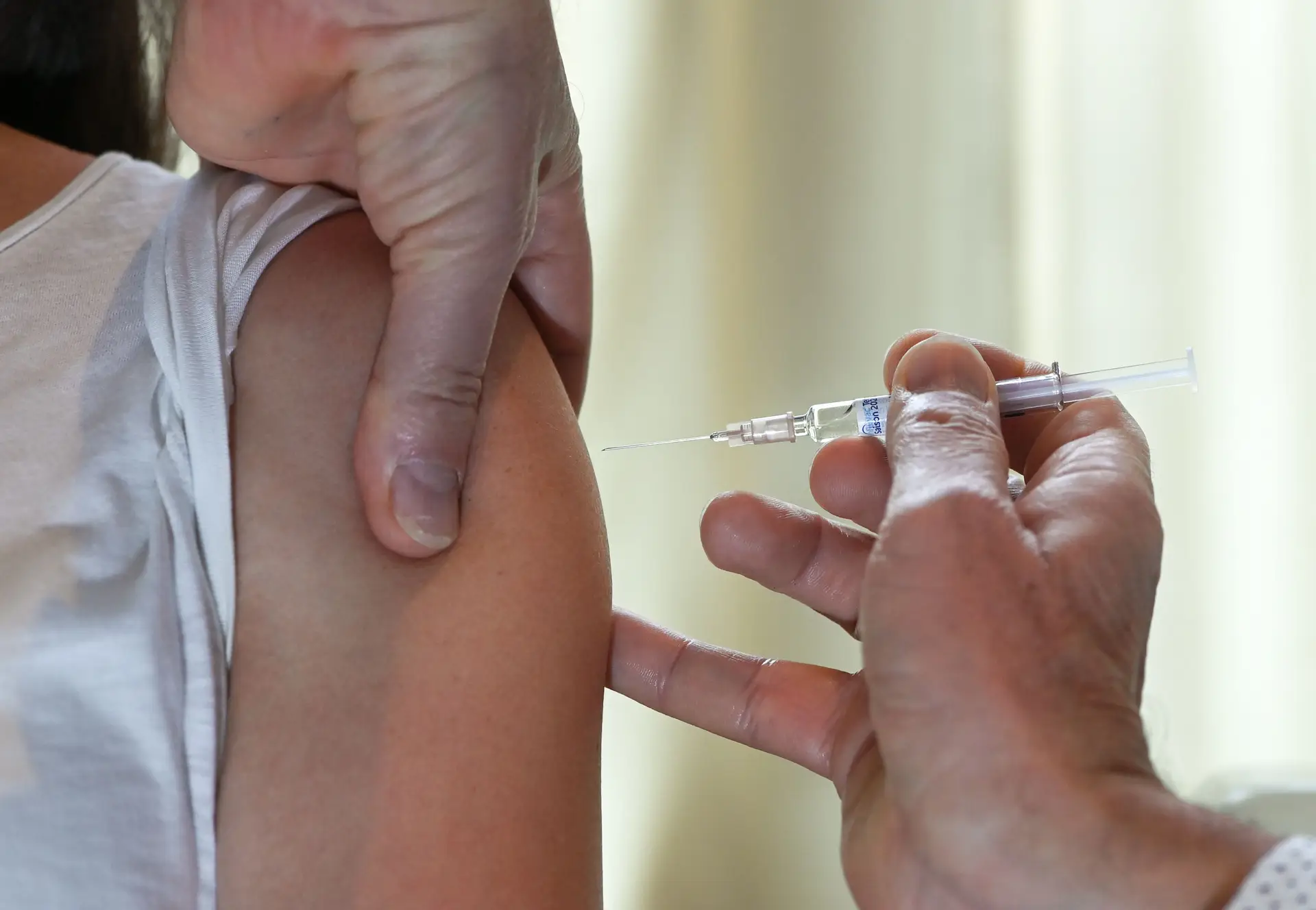 Covid-19. Pfizer divulga resultados da última fase dos ensaios da vacina: eficácia é de 95% e abrange também os idosos