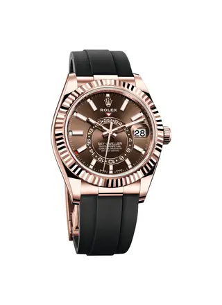 O Sky-Dweller Everose (€40.000), feito com uma mistura de ouro amarelo de 18 quilates com cobre e platina criando um ouro rosa, tem como novidade a bracelete de borracha