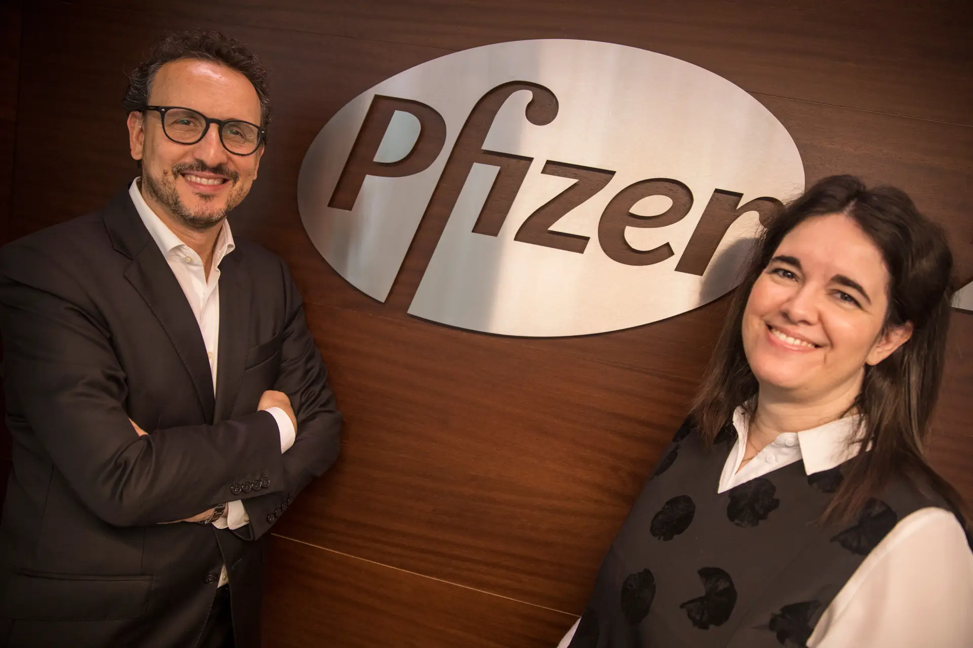 O que traz a vacina da Pfizer? Gelo seco e controlo por GPS