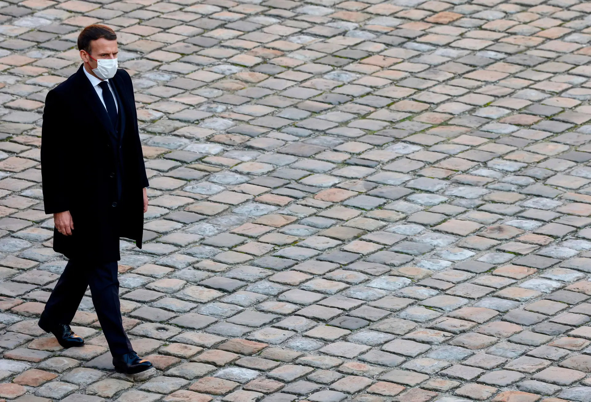 Emmanuel Macron: imagens de espancamento de cidadão negro "envergonham a França"