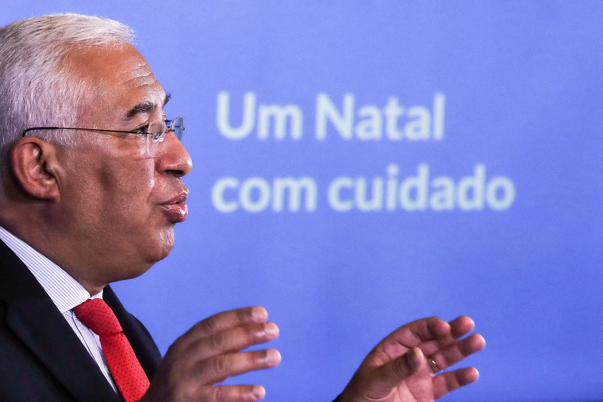 Alívio de 4 dias no Natal, mas à condição. Costa mantém mola apertada e avisa: “Vão ser longos meses”