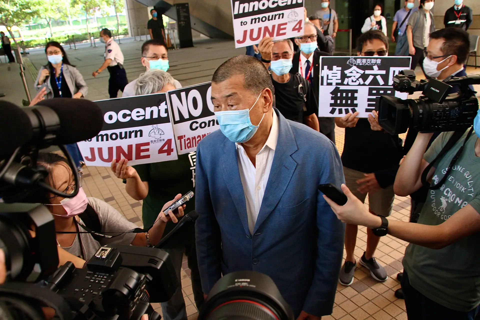 Magnata de Hong Kong Jimmy Lai condenado a mais de cinco anos de prisão por fraude