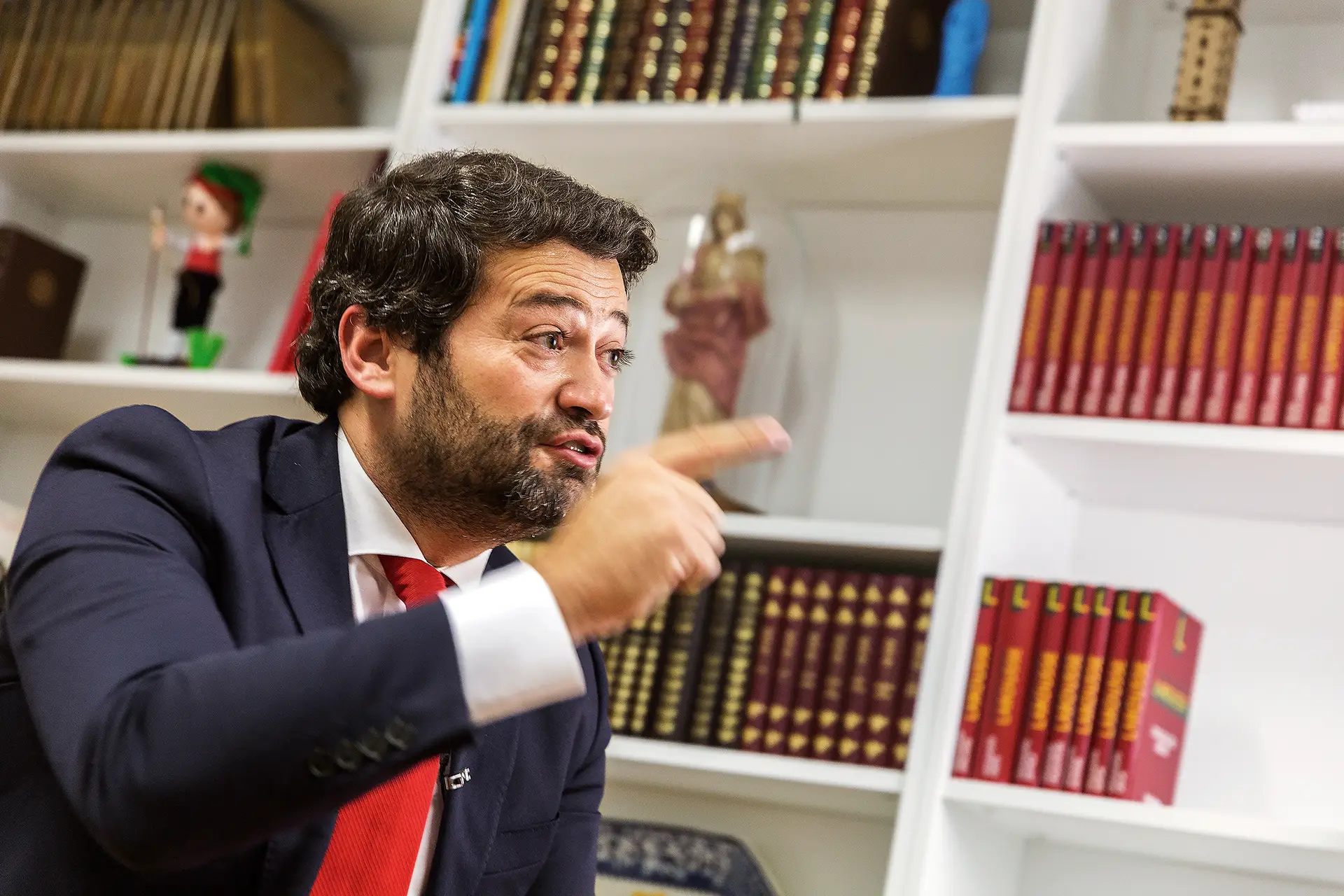 André Ventura fotografado durante uma entrevista feita em dois dias