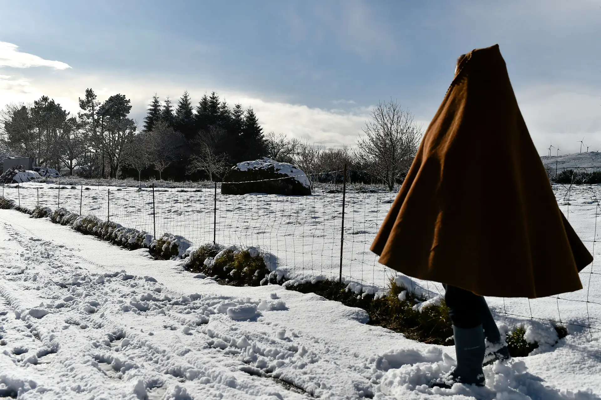Proteção civil emite aviso à população por causa do tempo frio