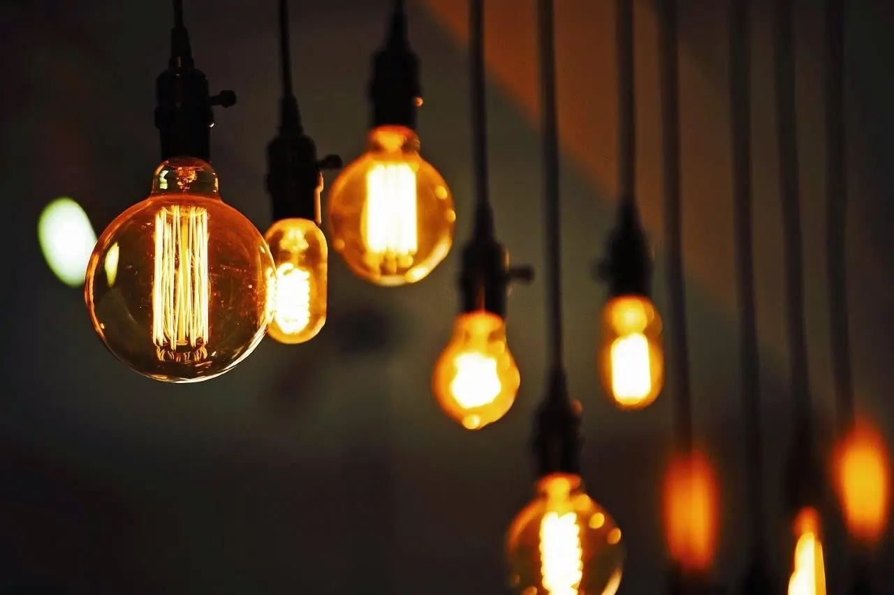 Eletricidade baixa 0,6% no mercado regulado