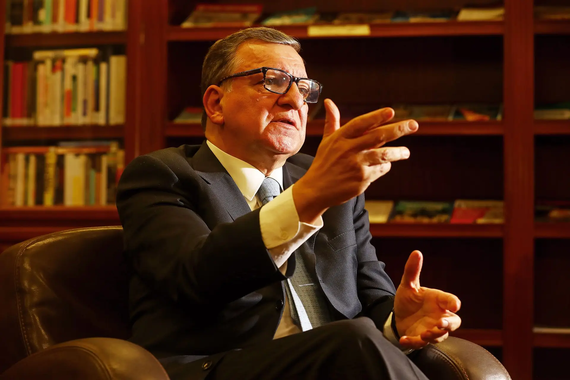 Durão Barroso: farmacêuticas devem “comprometer-se a ajudar a acabar com a pandemia” em vez de ganhar mais dinheiro
