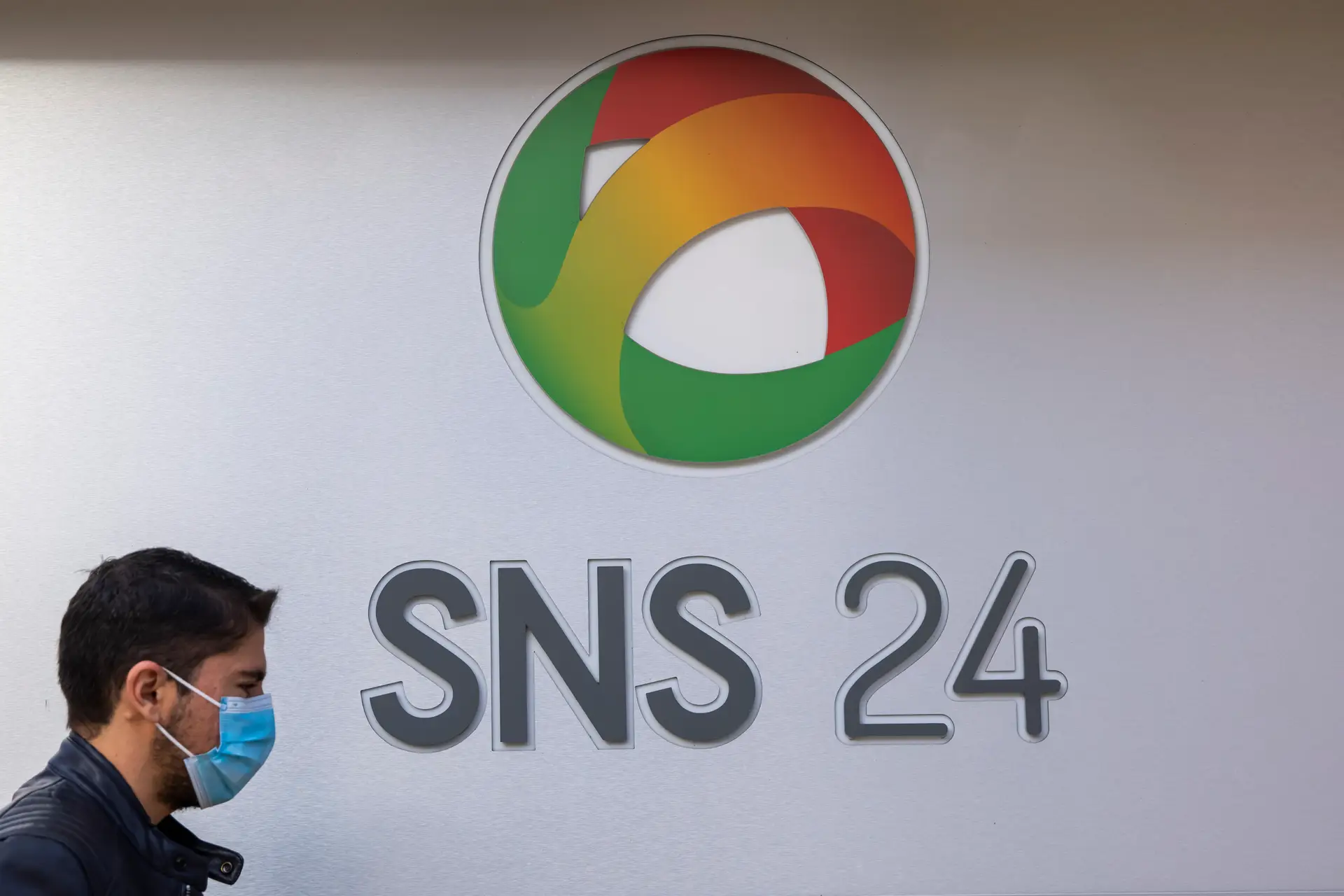 SNS24 gastou no ano passado 60% da verba para três anos: Ministério da Saúde admite abrir concurso público