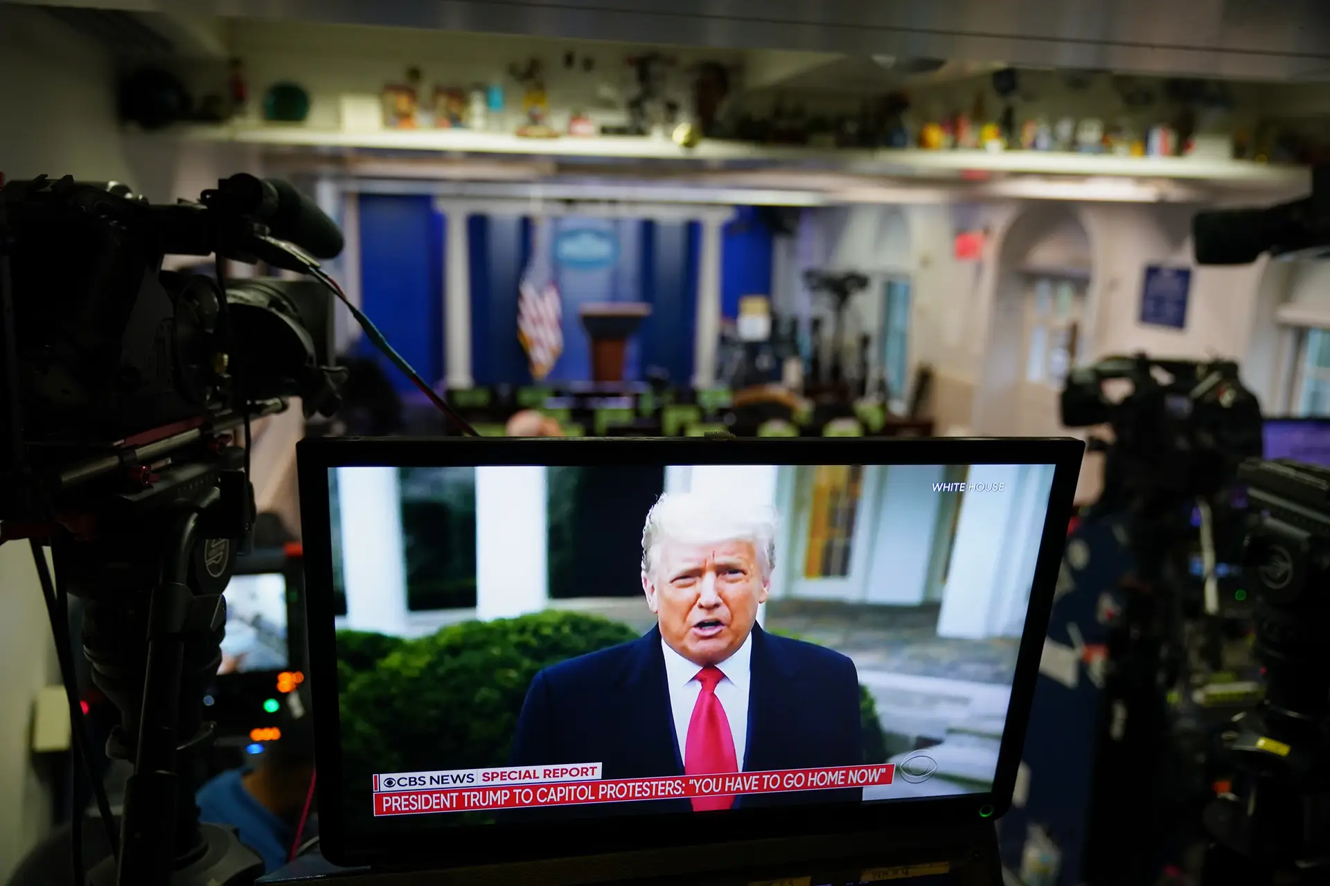 Trump: “Ide para casa, adoramos-vos, vocês são muito especiais. Sei como se sentem mas ide para casa”