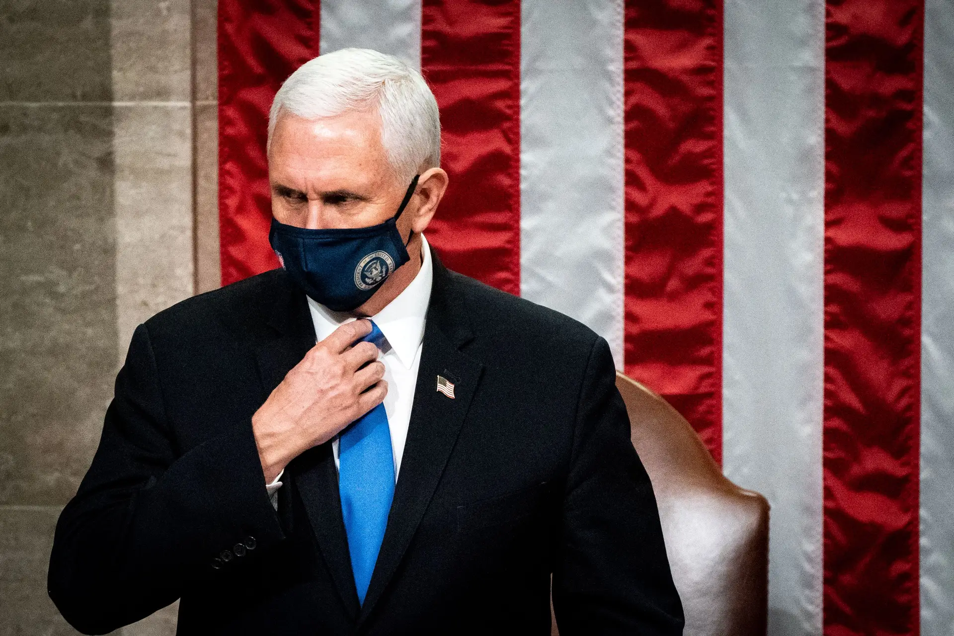 Pence critica buscas do FBI e tribunal manda Trump entregar declarações fiscais