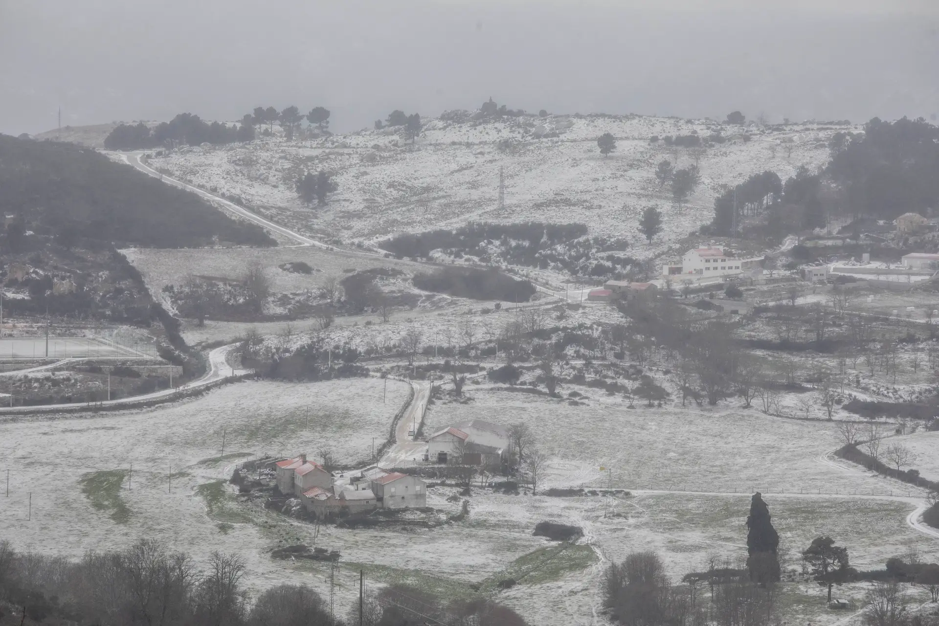 Guarda e Castelo Branco sob aviso amarelo no domingo e 2.ª feira devido à queda de neve