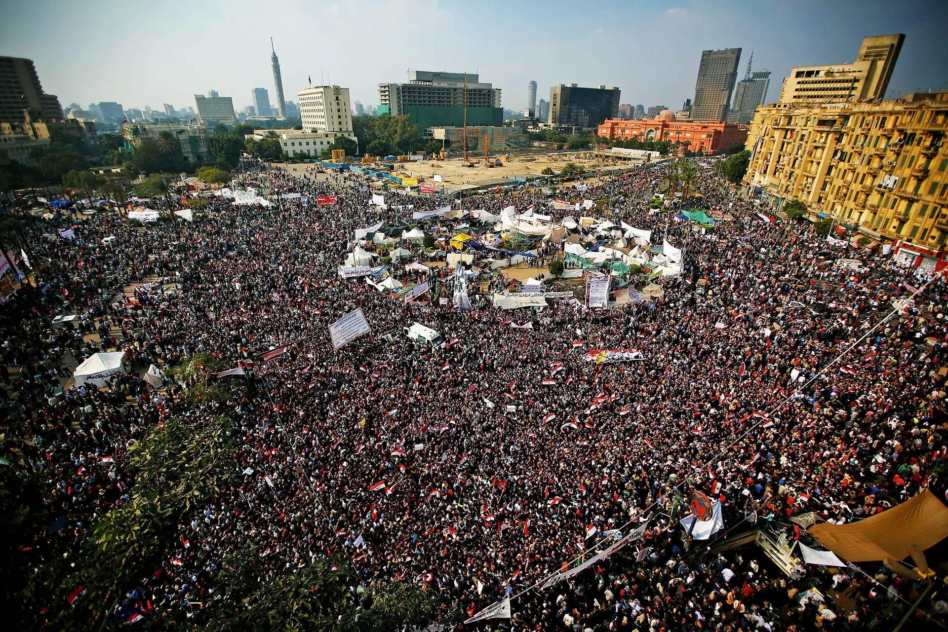 A mítica Praça Tahrir, no Cairo, onde decorreram os gigantescos protestos que derrubaram Mubarak, em 2011