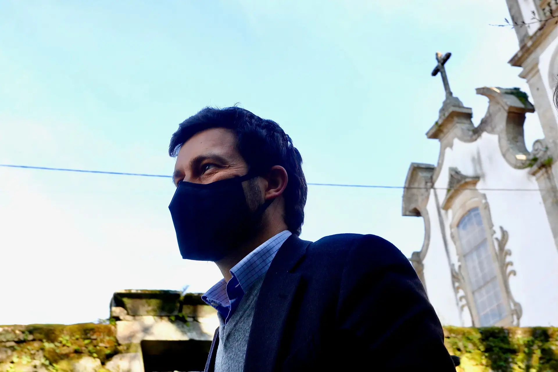 João Ferreira: missas e atividades culturais devem continuar, desde que com "medidas de proteção"