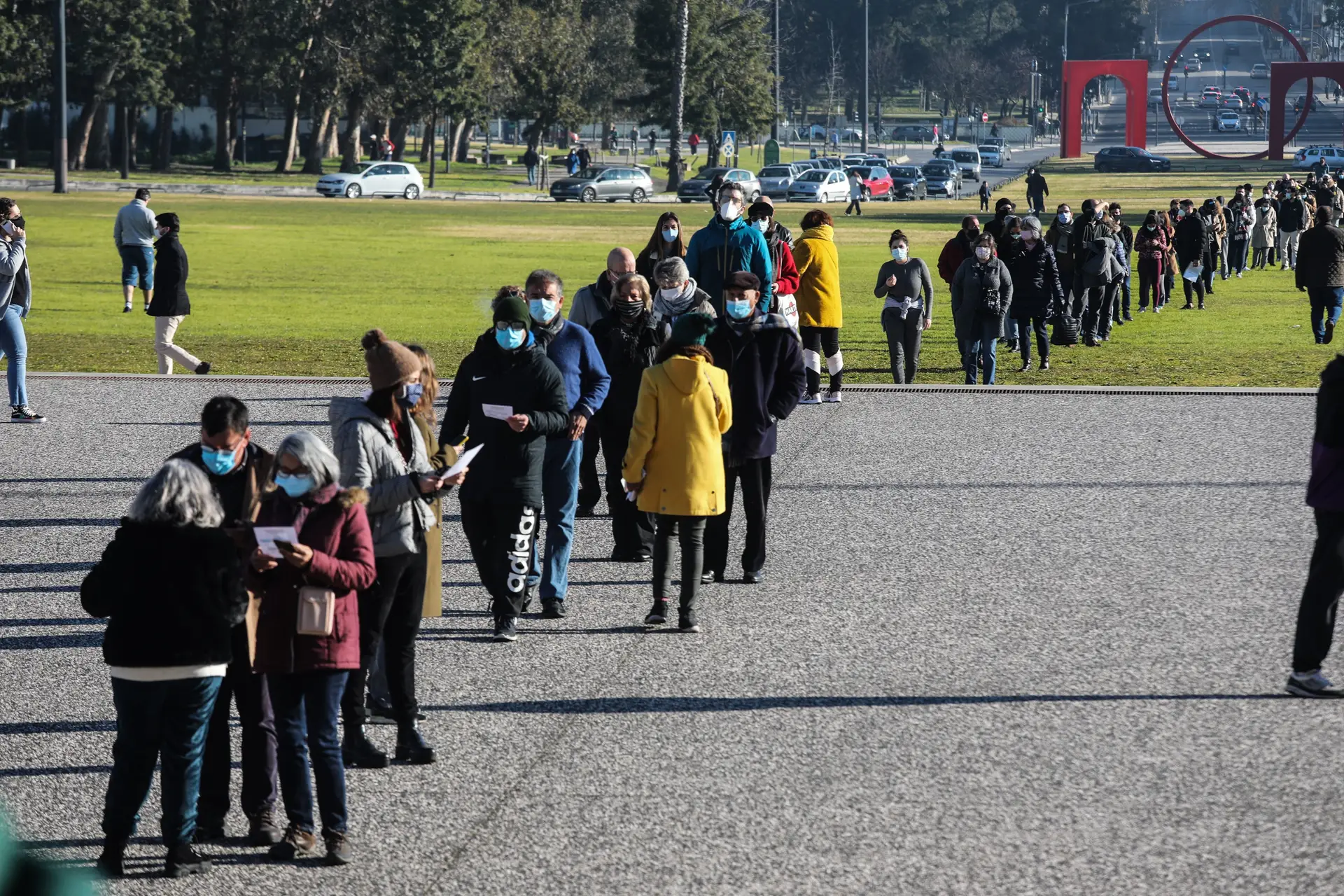 Eleitores à espera de vota na Cidade Universitária, em Lisboa.