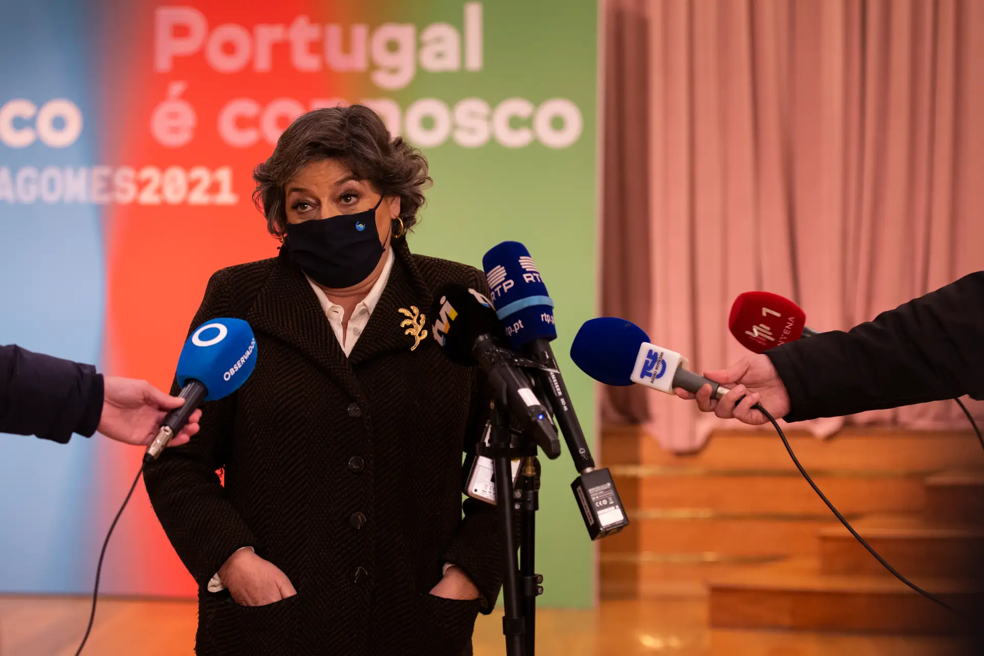 "Ninguem atua de forma violenta em meu nome". Ana Gomes demarca-se e condena a ataque a Ventura
