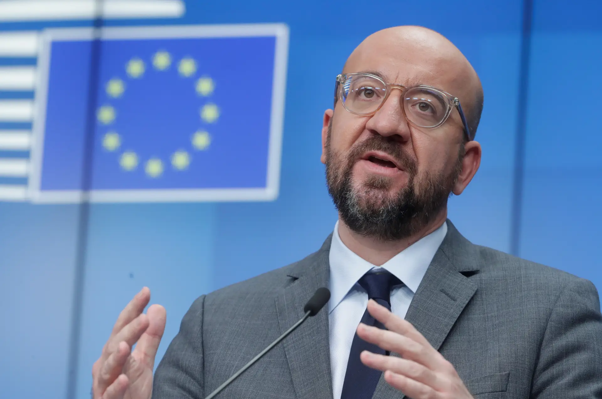 O Presidente do Conselho Europeu, Charles Michel, lança aviso aos laboratórios de vacinas.