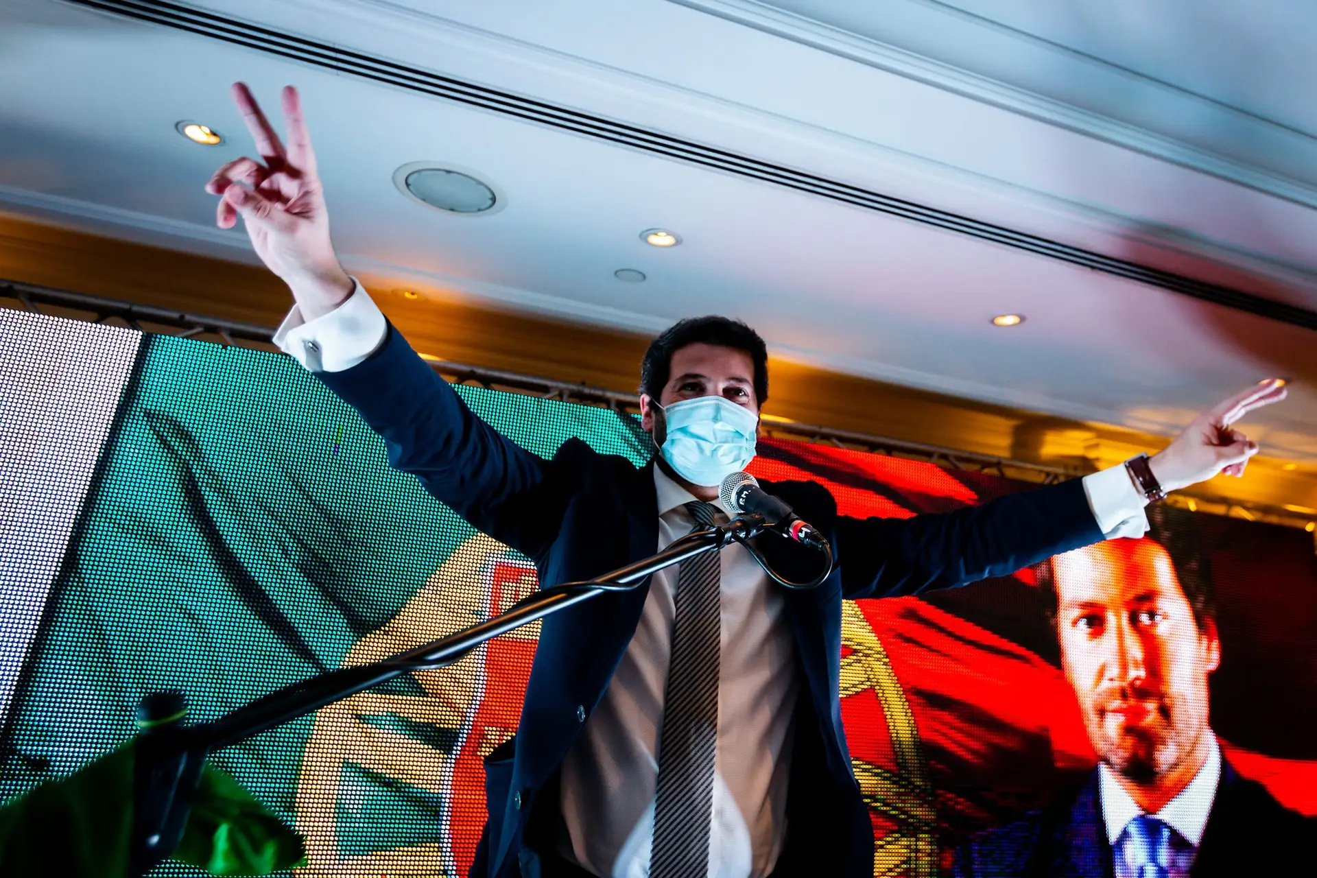A noite em que Ventura transformou o “obviamente, demito-me!” num “PSD, ouve bem!”
