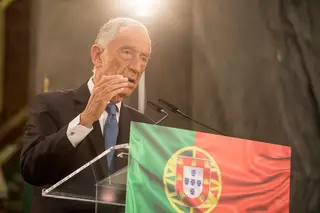 "Que o vazio não convide a desesperos, aventuras", aconselhou Marcelo à direita