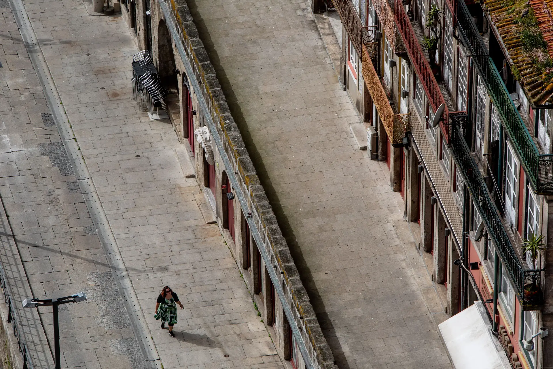 ...à Praça da Ribeira,