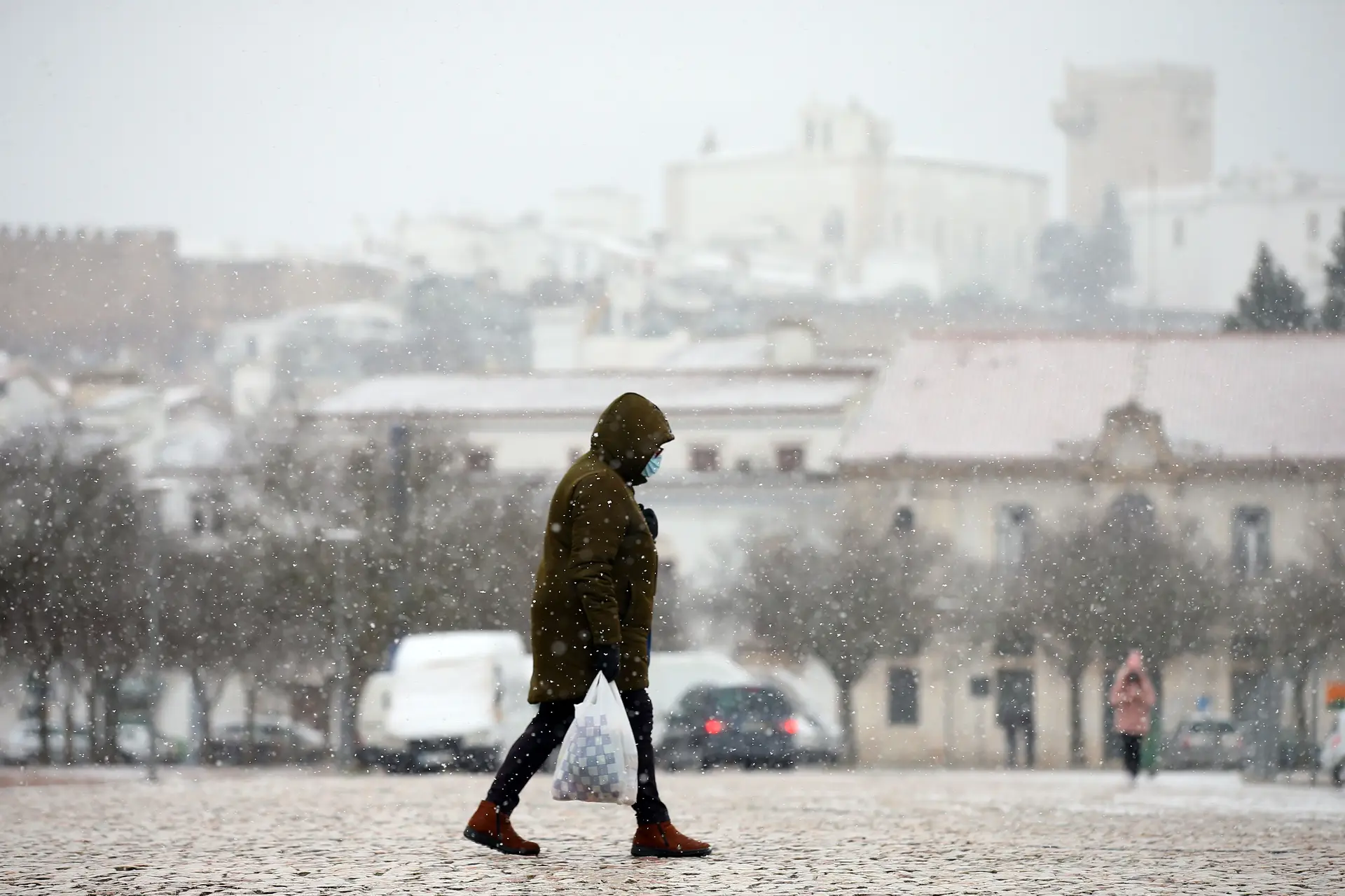 Onze distritos do continente sob aviso amarelo até quarta-feira devido ao frio