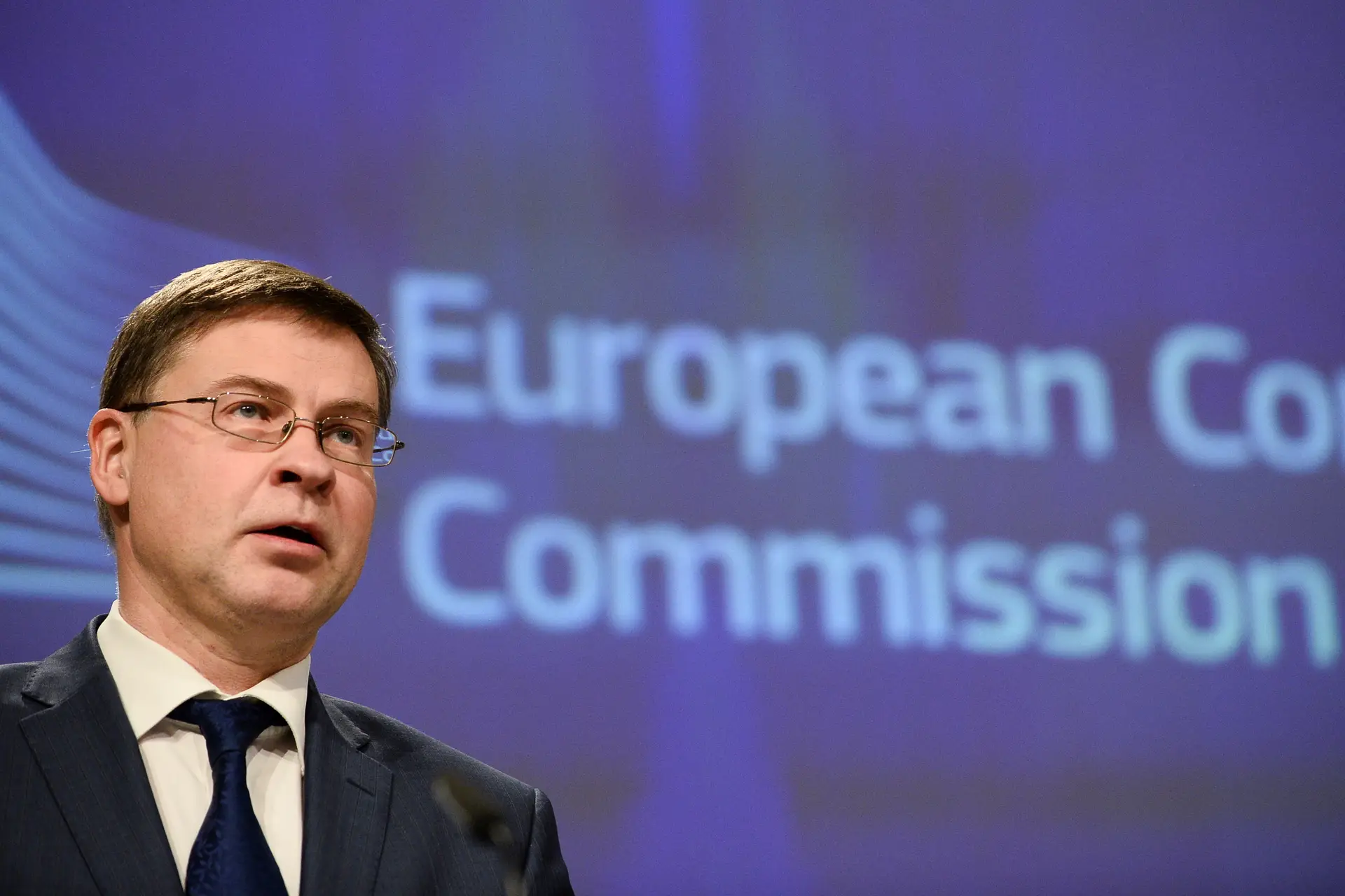 Covid-19. Comissão Europeia adota mecanismo para aprovação de exportação de vacinas