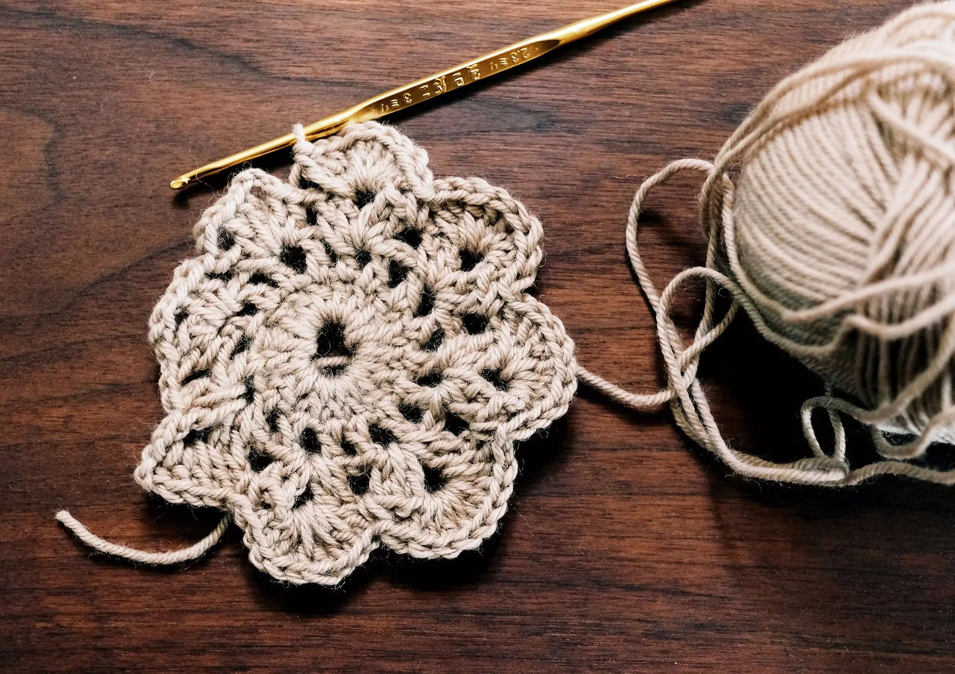 Com uma agulha de crochet tudo é arranjado em dois segundos, diz Isabel Jonet