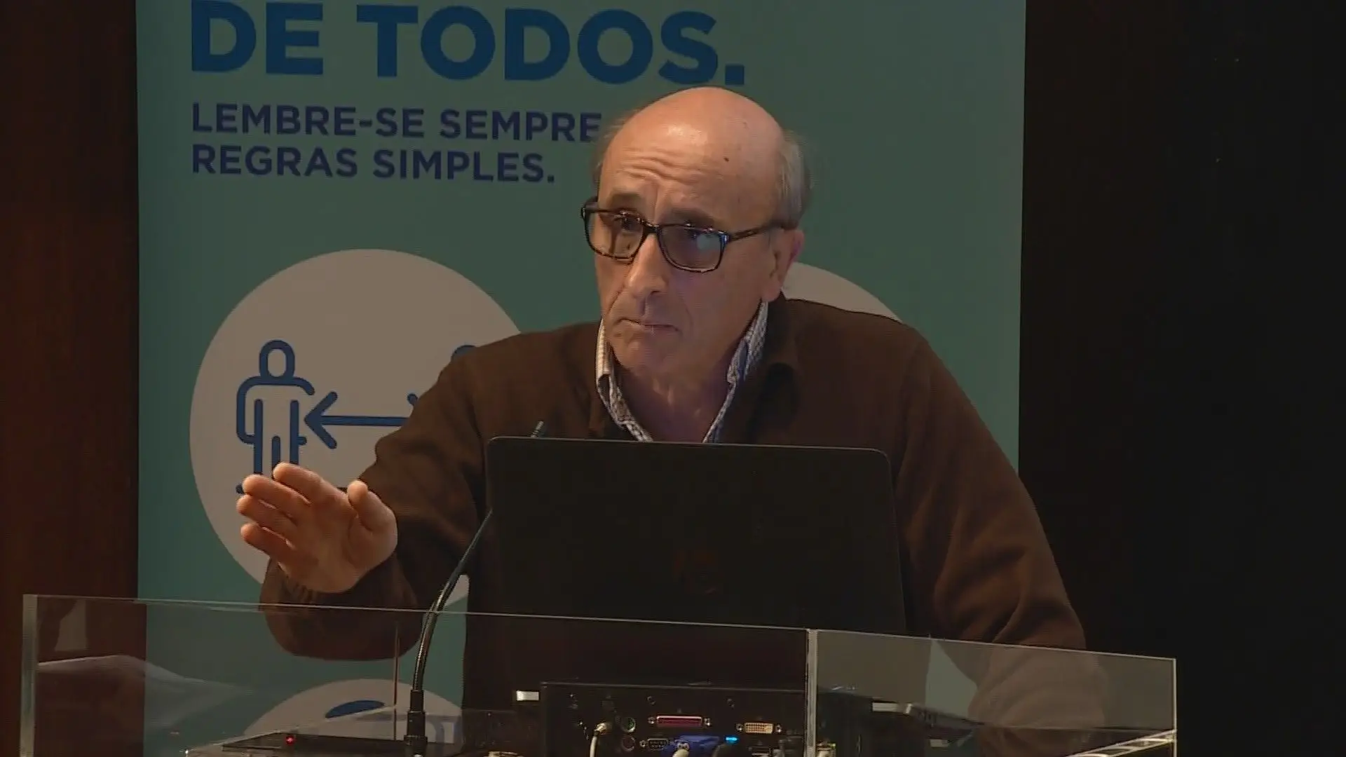 Epidemiologista Carmo Gomes admite estratégia de infeção natural em Portugal, caso a variante Ómicron confirme ser menos grave em vacinados