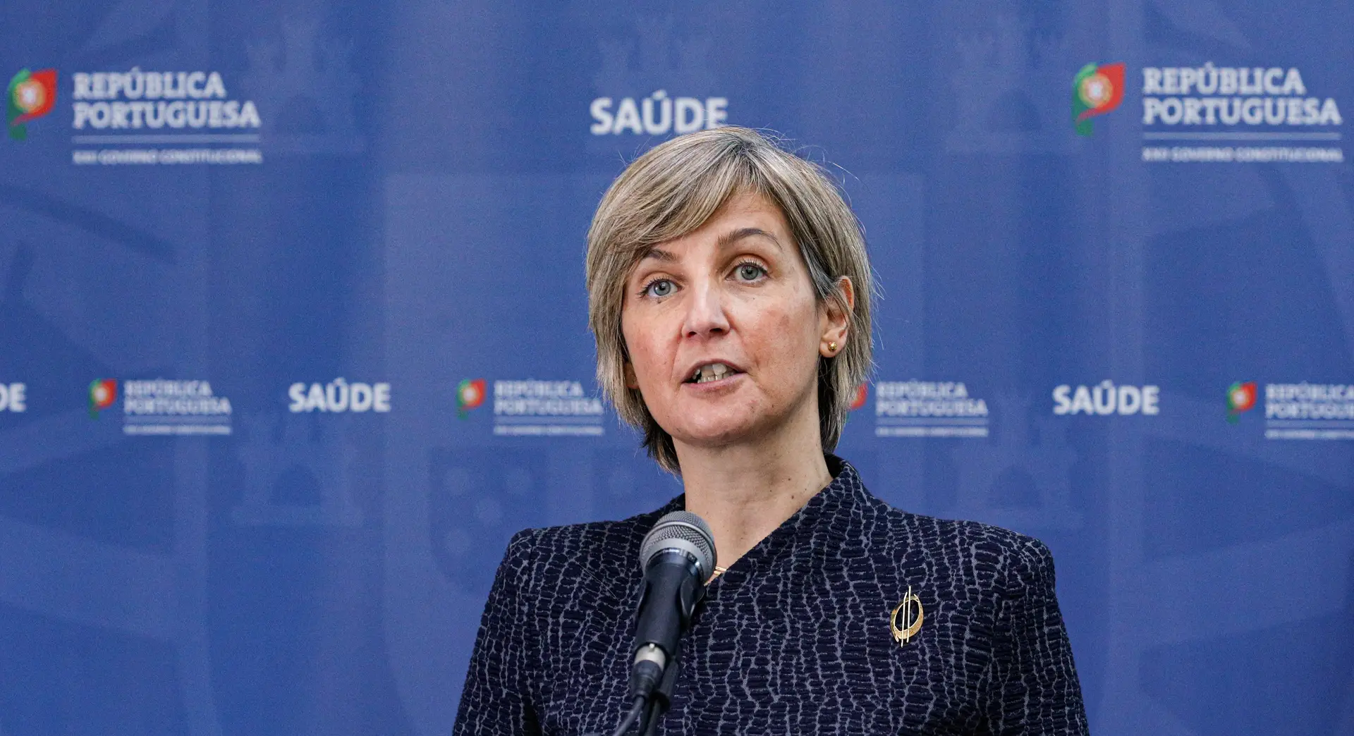 Covid-19: Portugal vai comprar 38 milhões de vacinas. Ministra da Saúde diz que ainda é cedo para explicar subida de casos após o Natal