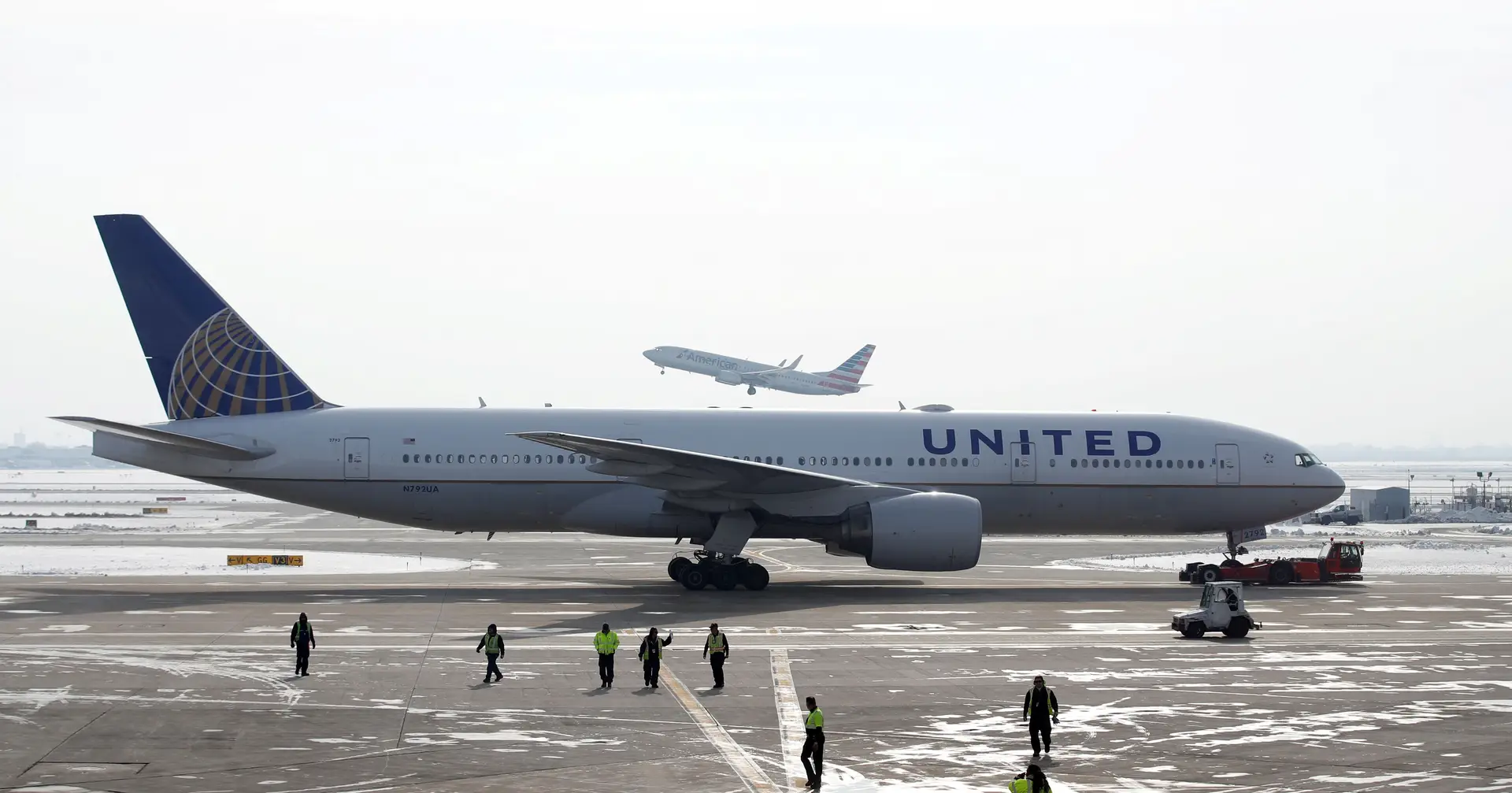 Regulador de aviação dos EUA ordena inspeções urgentes a motores de Boeing 777