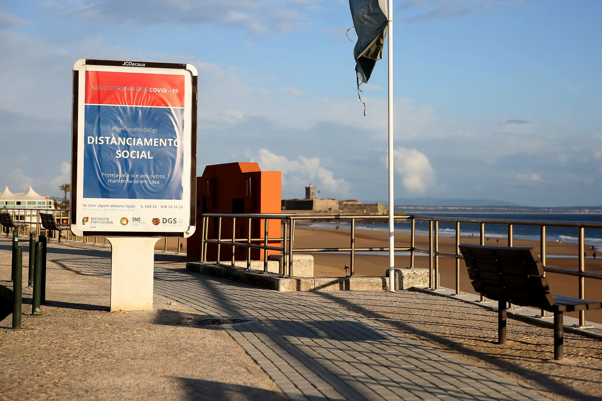 Levantamento de restrições em Cascais. “As pessoas podem dar o seu passeio, mas não podem estender a toalha", diz presidente da Câmara