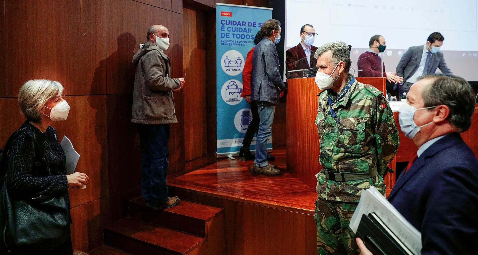 Após a reunião no Infarmed, dia 9, a última com Carmo Gomes, o Governo pediu consenso a peritos