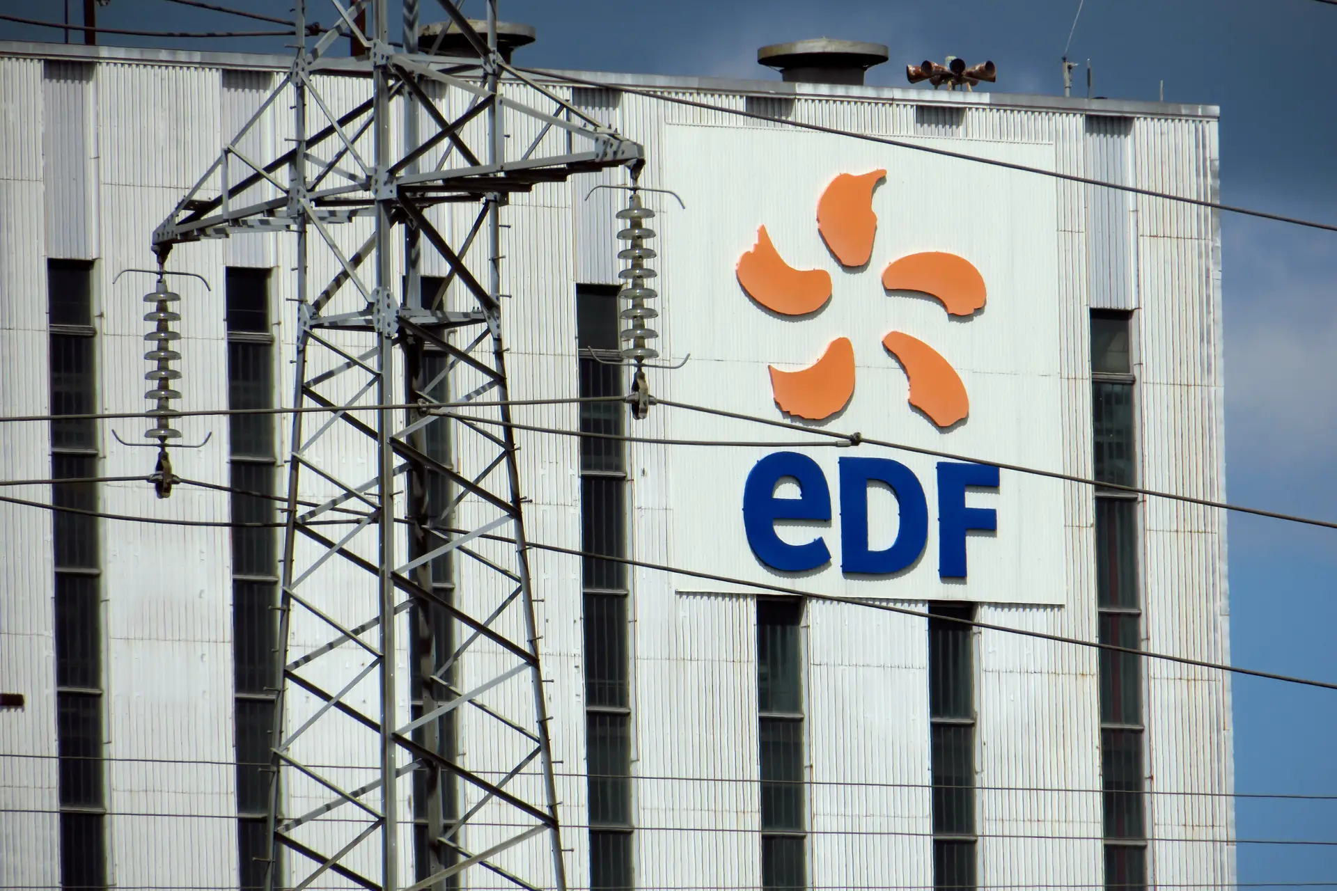 Nacionalização da EDF deverá custar 9,7 mil milhões de euros ao Estado francês