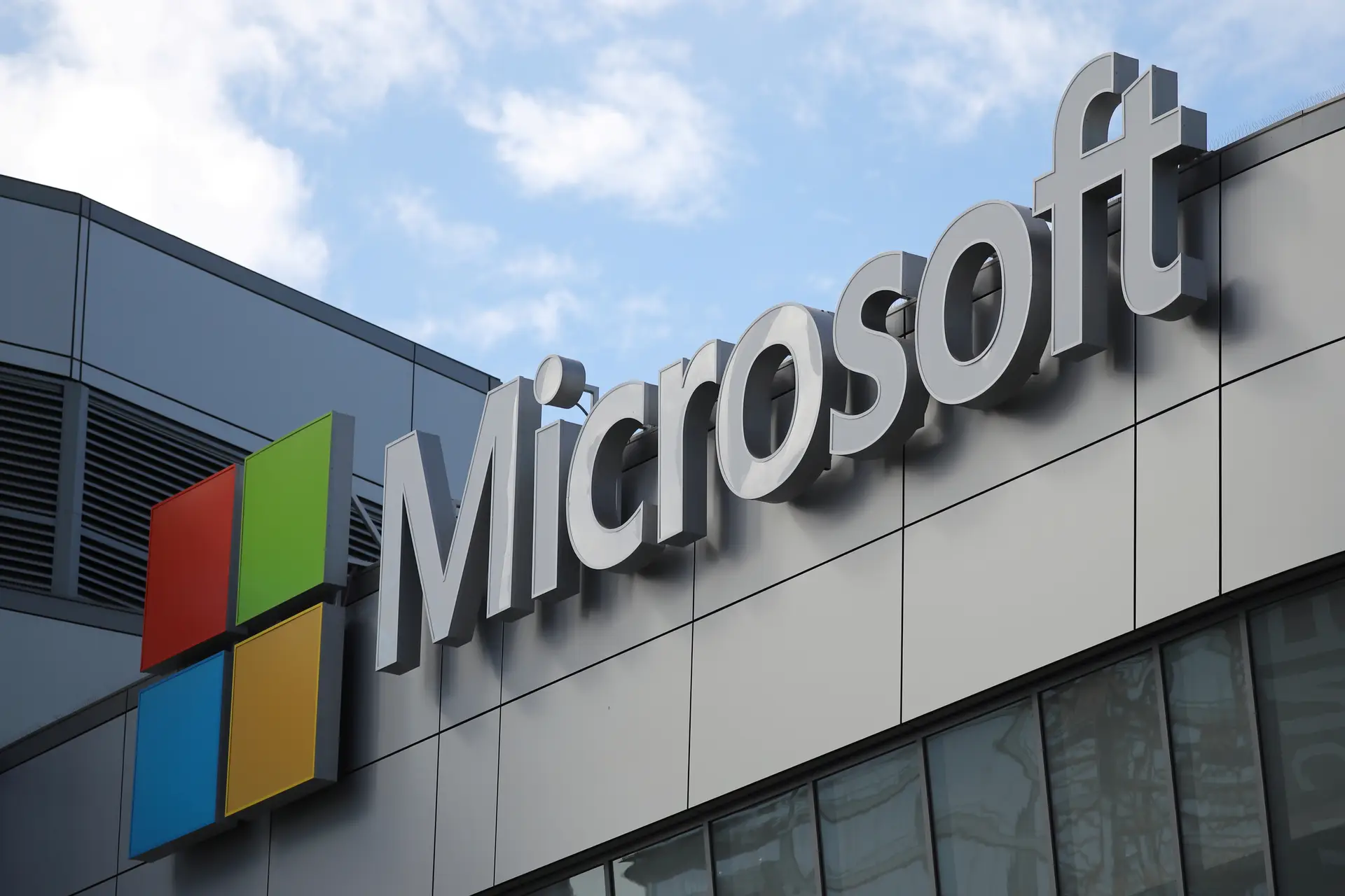Microsoft ultrapassa Apple e é a empresa com maior capitalização bolsista do mundo
