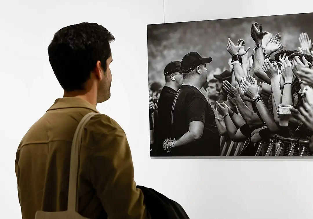 “Fotografo quando sou surpreendido, e em Paredes de Coura surpreendo-me muito”: o amor de Alfredo Cunha pelo festival minhoto em exposição