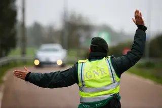 Cinco dos sete militares da GNR envolvidos em agressões a imigrantes em Odemira estão a “trabalhar normalmente”