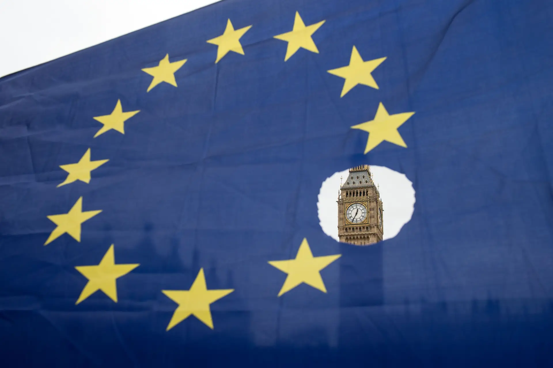 Brexit: acordo comercial entre UE e Reino Unido aprovado. “Uma nova era” a partir de 1 de maio