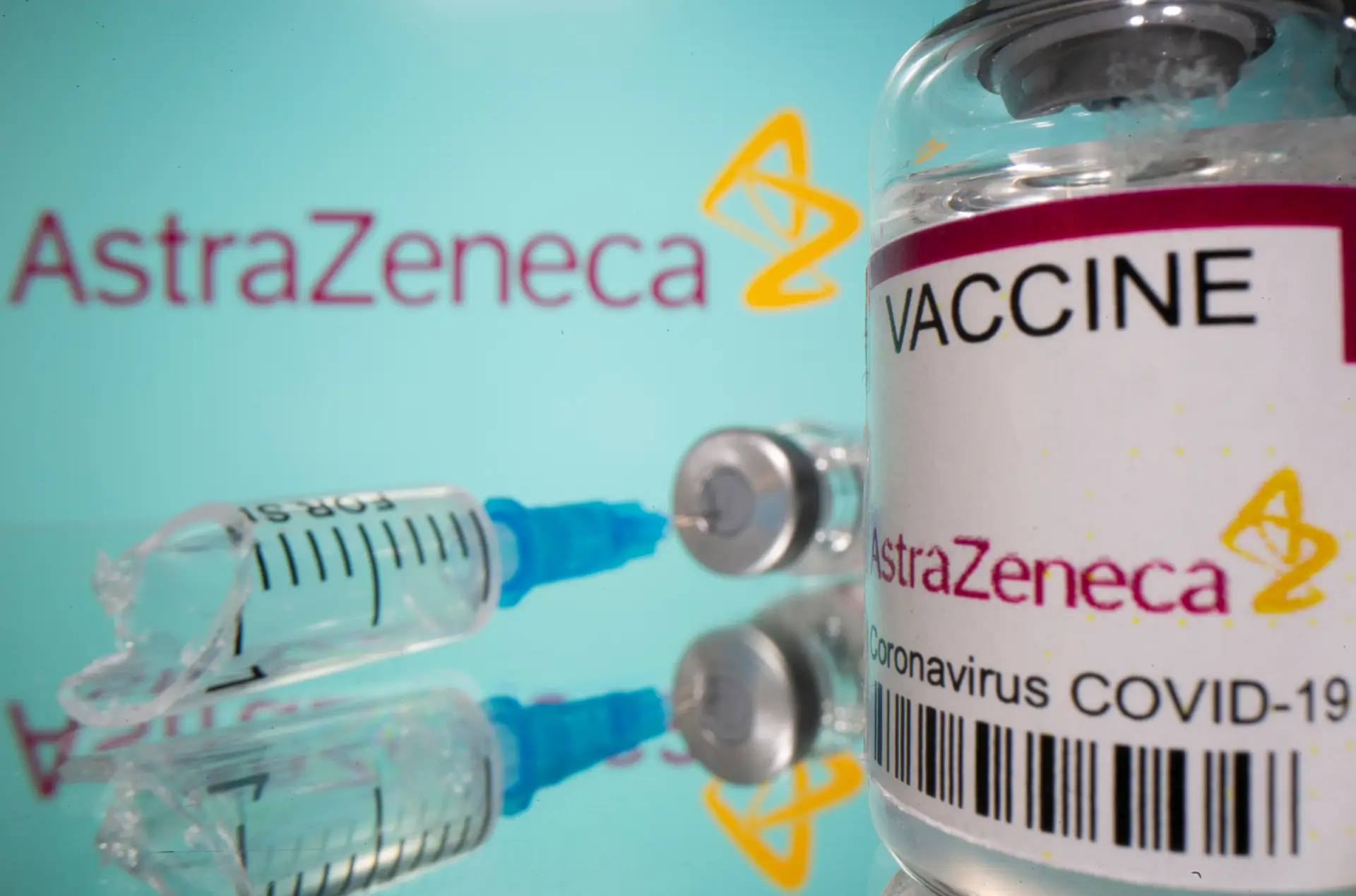 Covid-19. Comité de peritos da OMS discute esta terça-feira vacina da AstraZeneca
