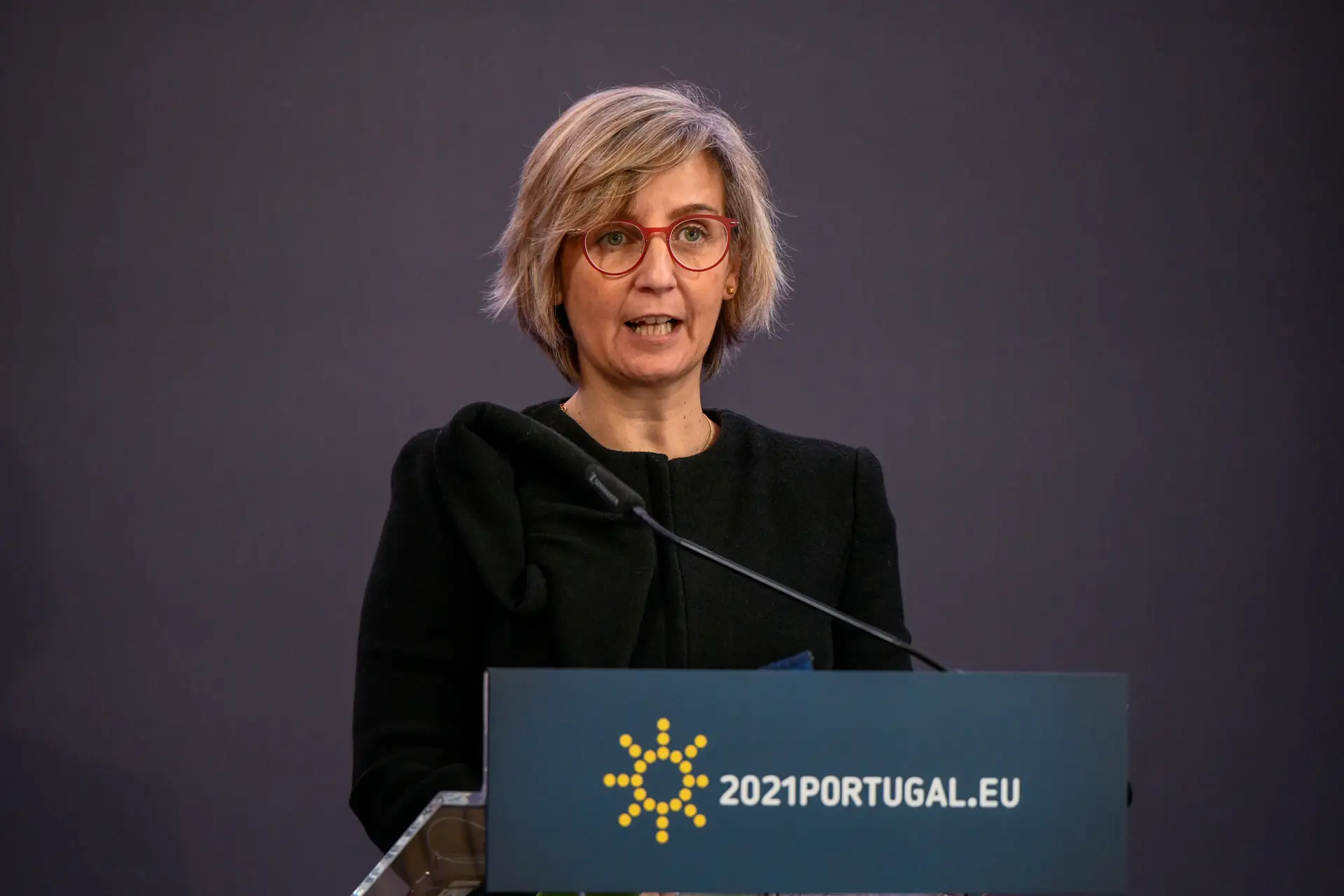 Apesar das dúvidas dos últimos dias, a ministra da Saúde Marta Temido garante que a confiança no processo de vacinação e no regulador europeu não deve sair "beliscada"