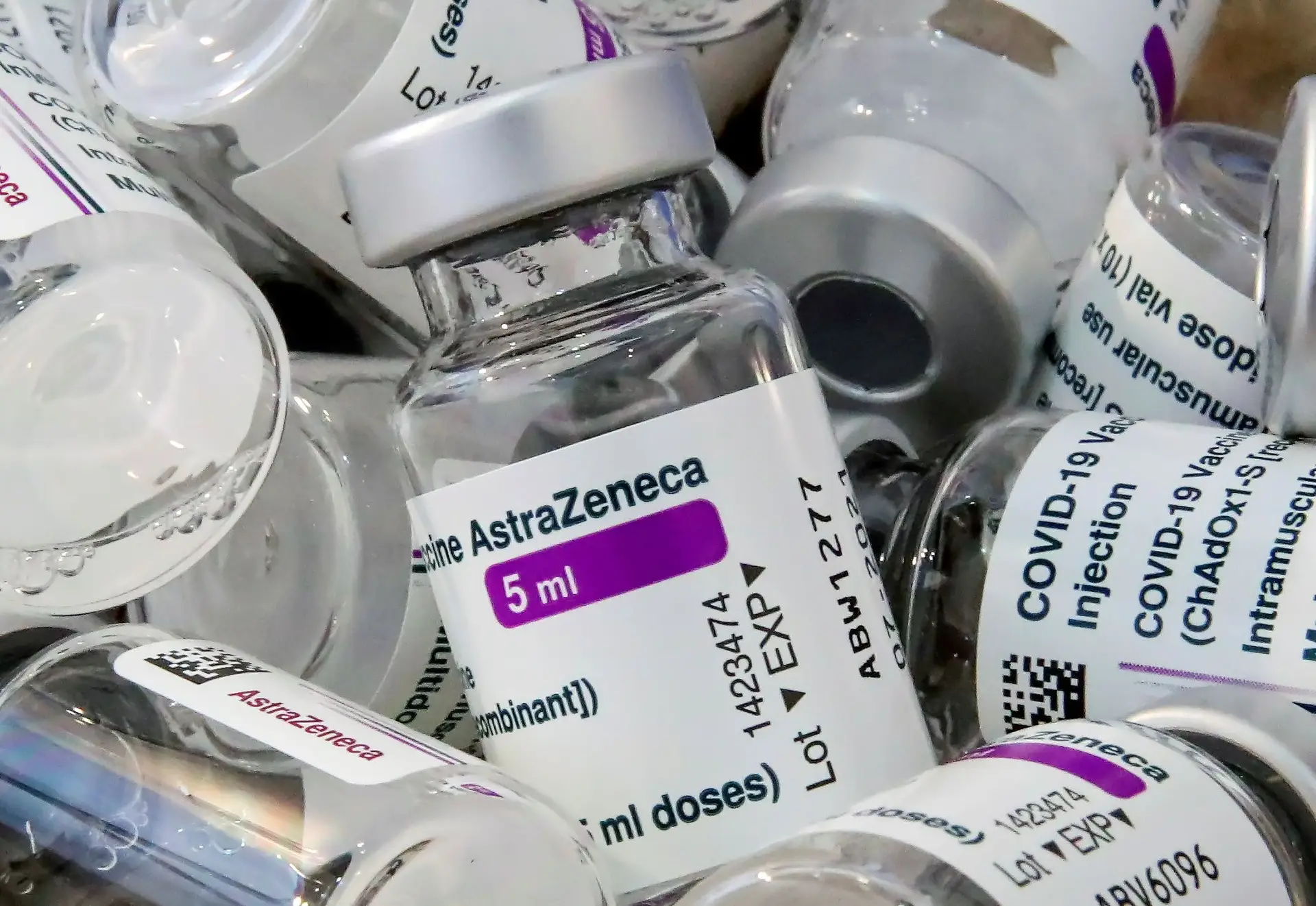 Bélgica quer comprar vacinas AstraZeneca que os congéneres europeus rejeitaram