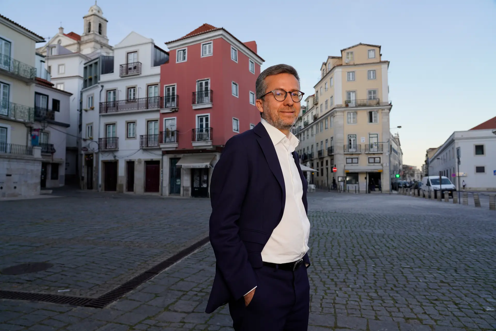 Carlos Moedas lembra Sócrates e diz que suspeitas sobre gestão em Lisboa “corroem a democracia”
