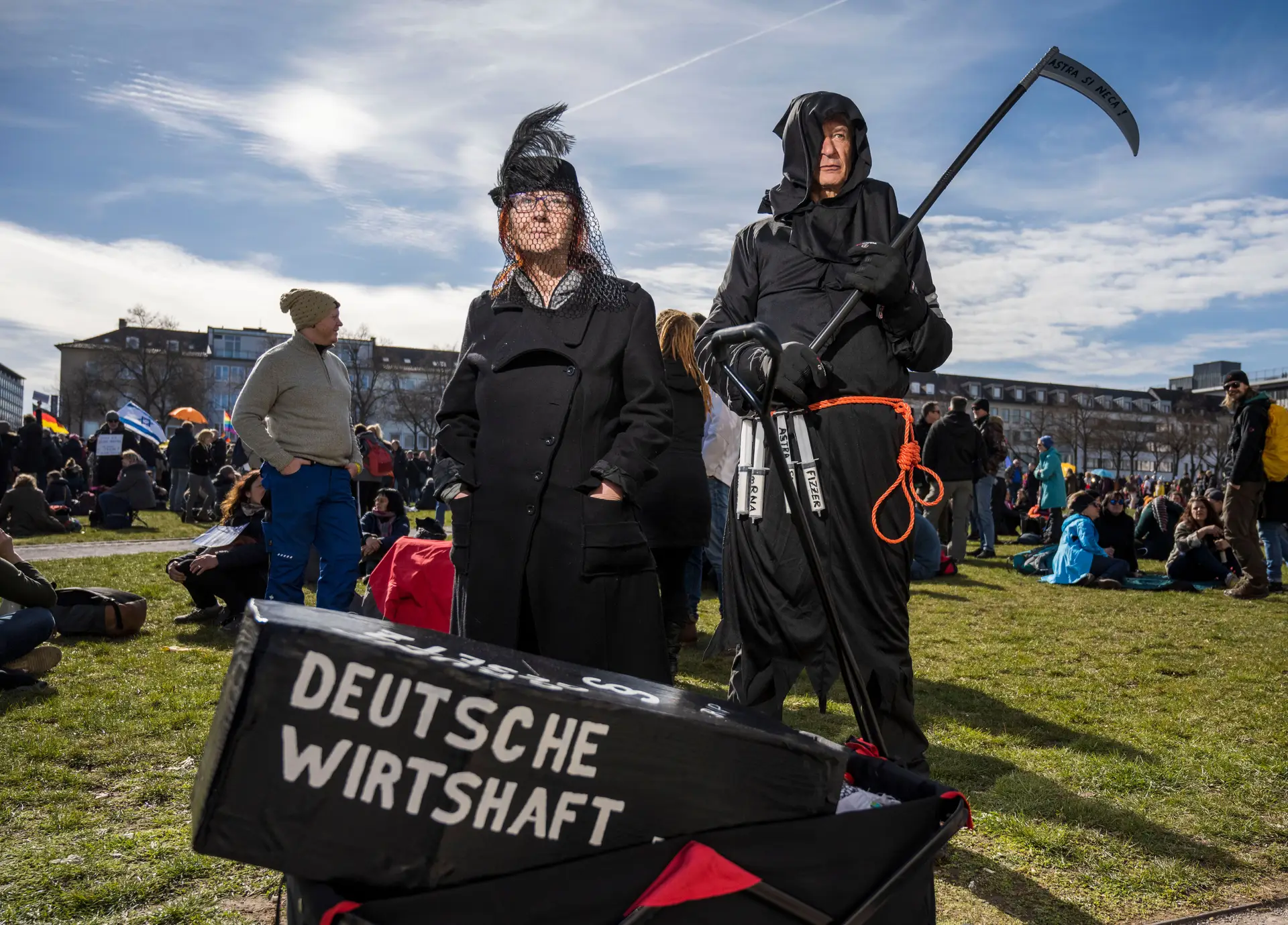 Manifestantes em Kassel alertam para a morte da “economia alemã” às mãos das restrições impostas pelo Governo