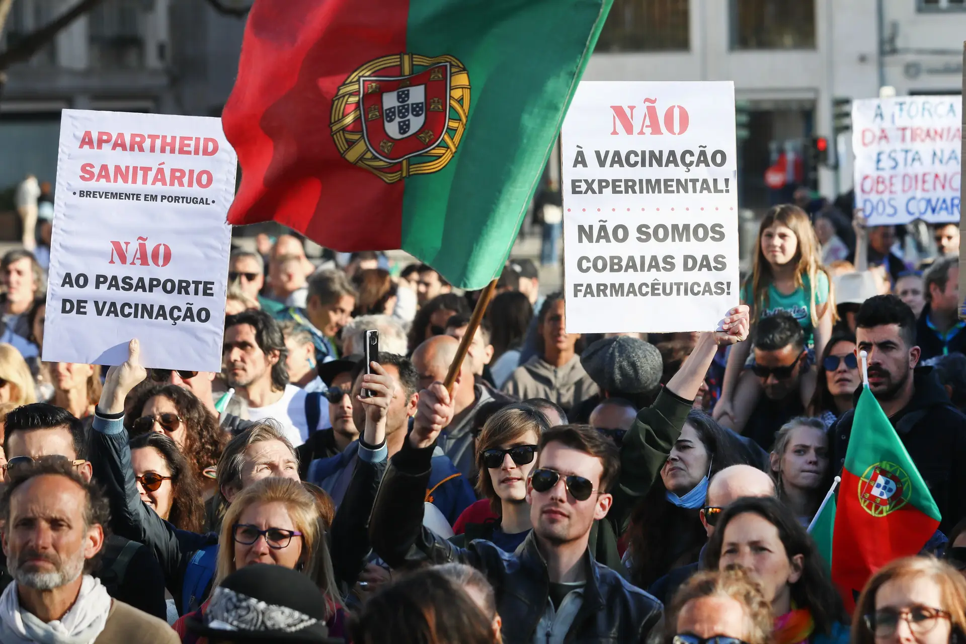 Protesto em Lisboa, este sábado, contra as restrições impostas pelo Governo para combater a covid-19
